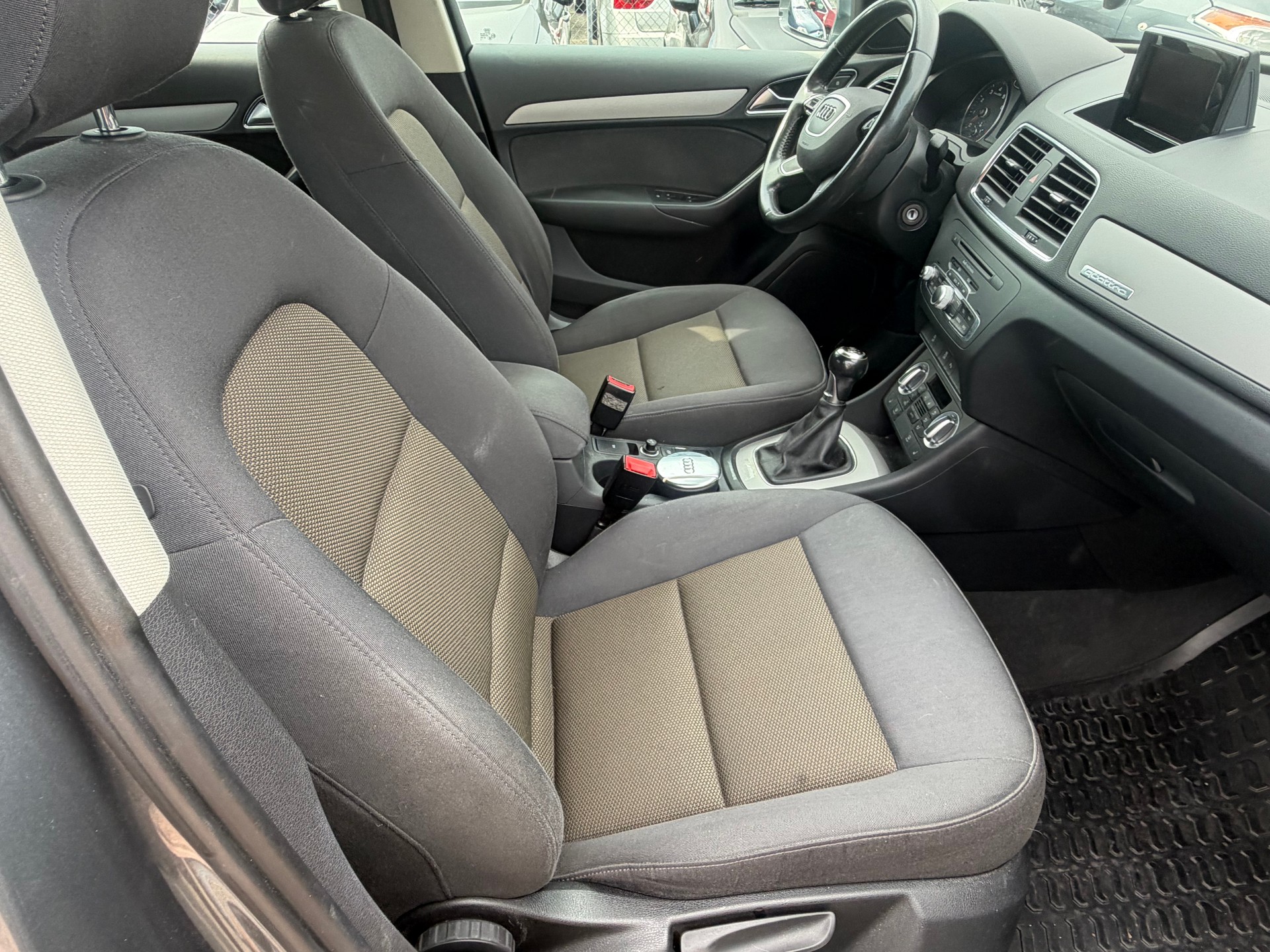 AUDI Q3 2.0 TFSI quattro-image-6