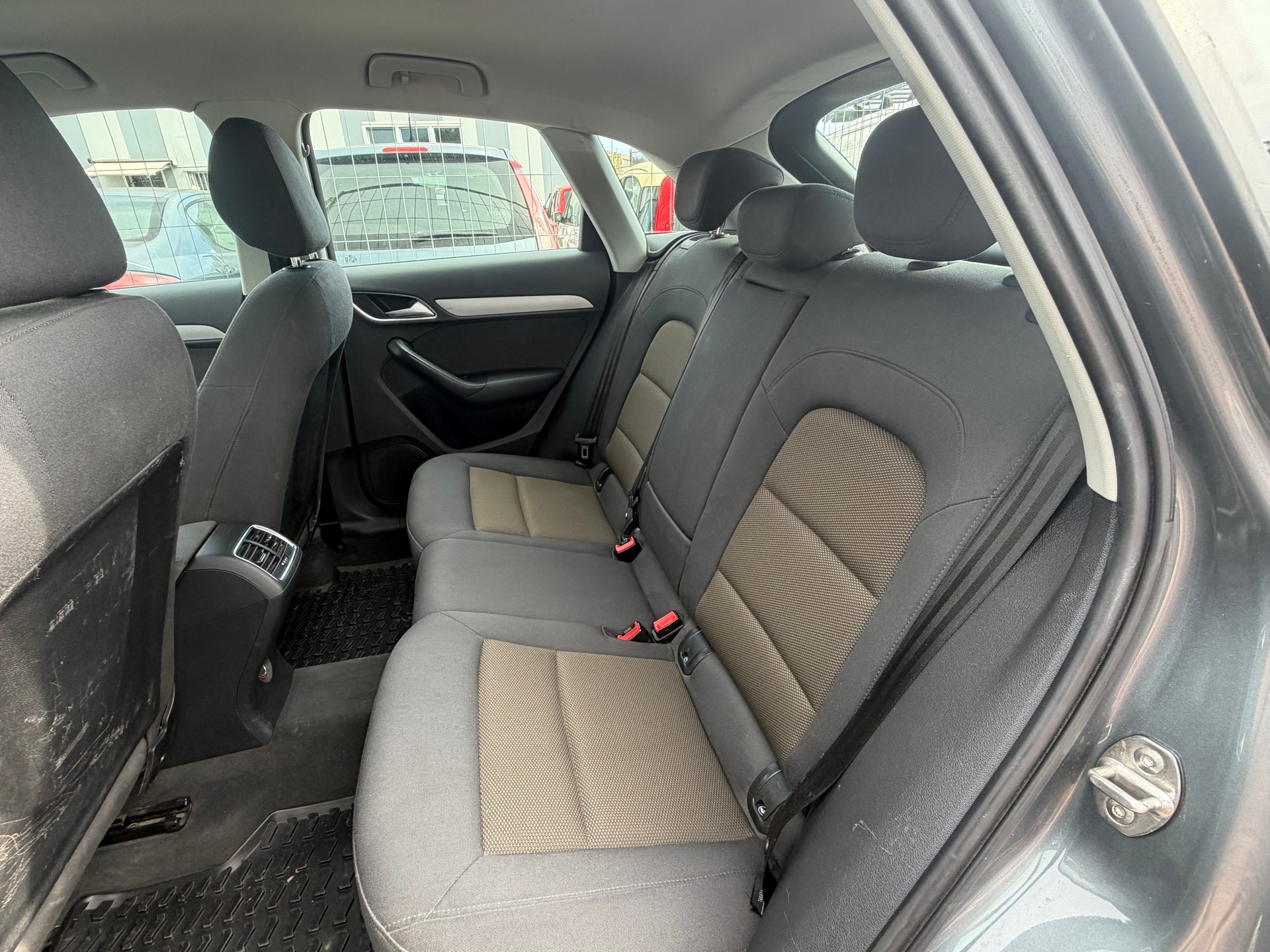 AUDI Q3 2.0 TFSI quattro-image-8
