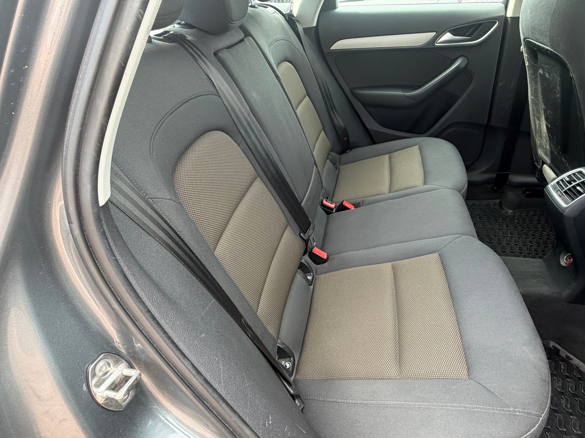 AUDI Q3 2.0 TFSI quattro-image-7