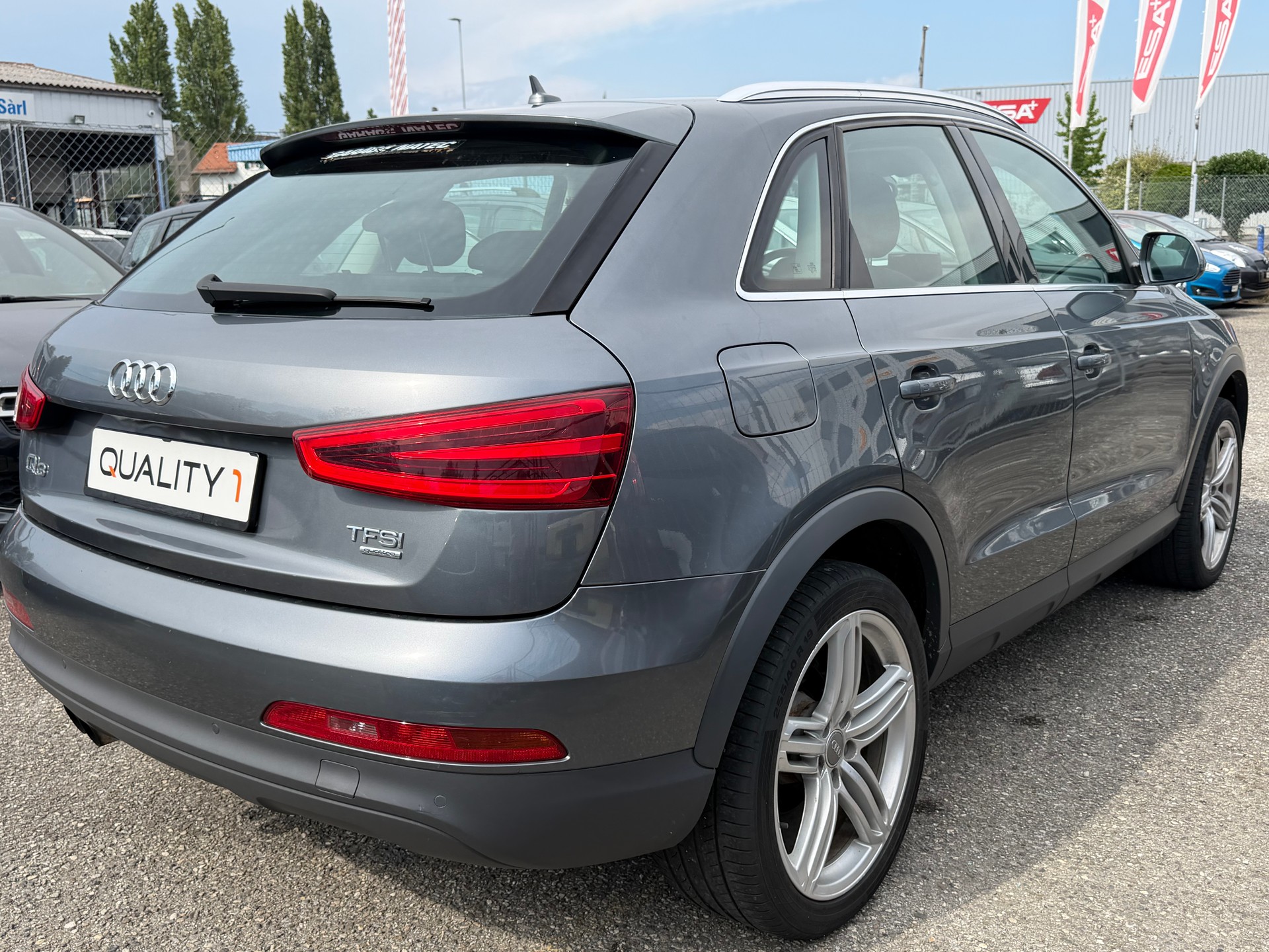 AUDI Q3 2.0 TFSI quattro-image-3