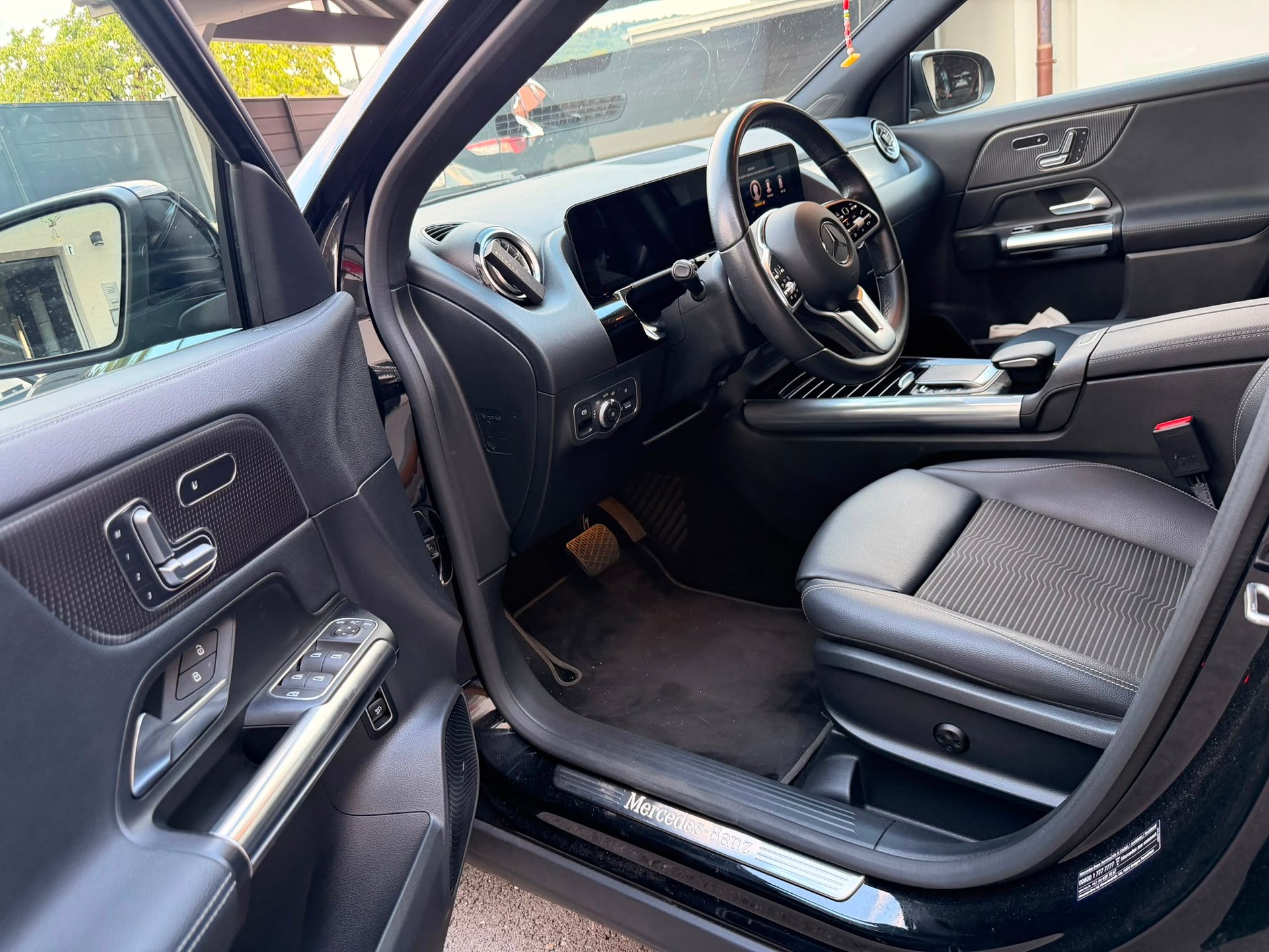MERCEDES-BENZ GLA 250 Progressive-image-1