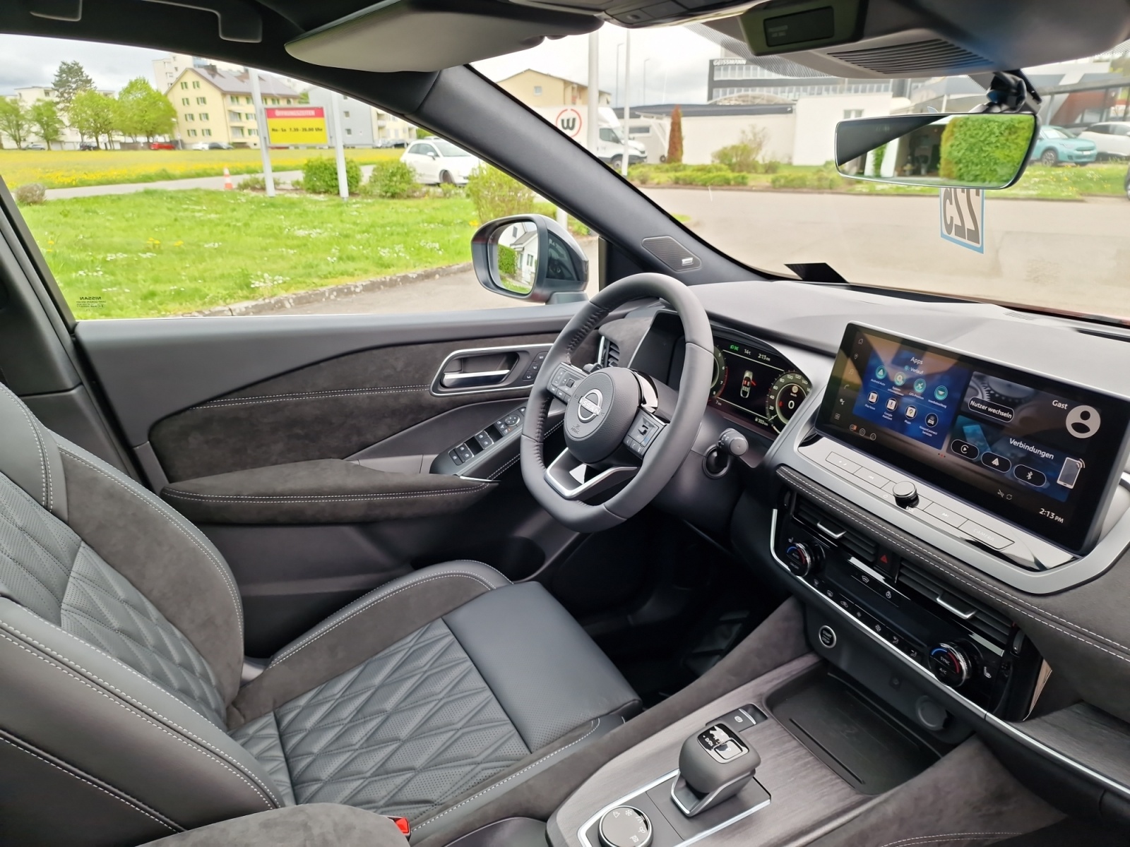 NISSAN Qashqai 1.3 DIG-T MHEV Tekna+ 4x4 Panorama-image-22