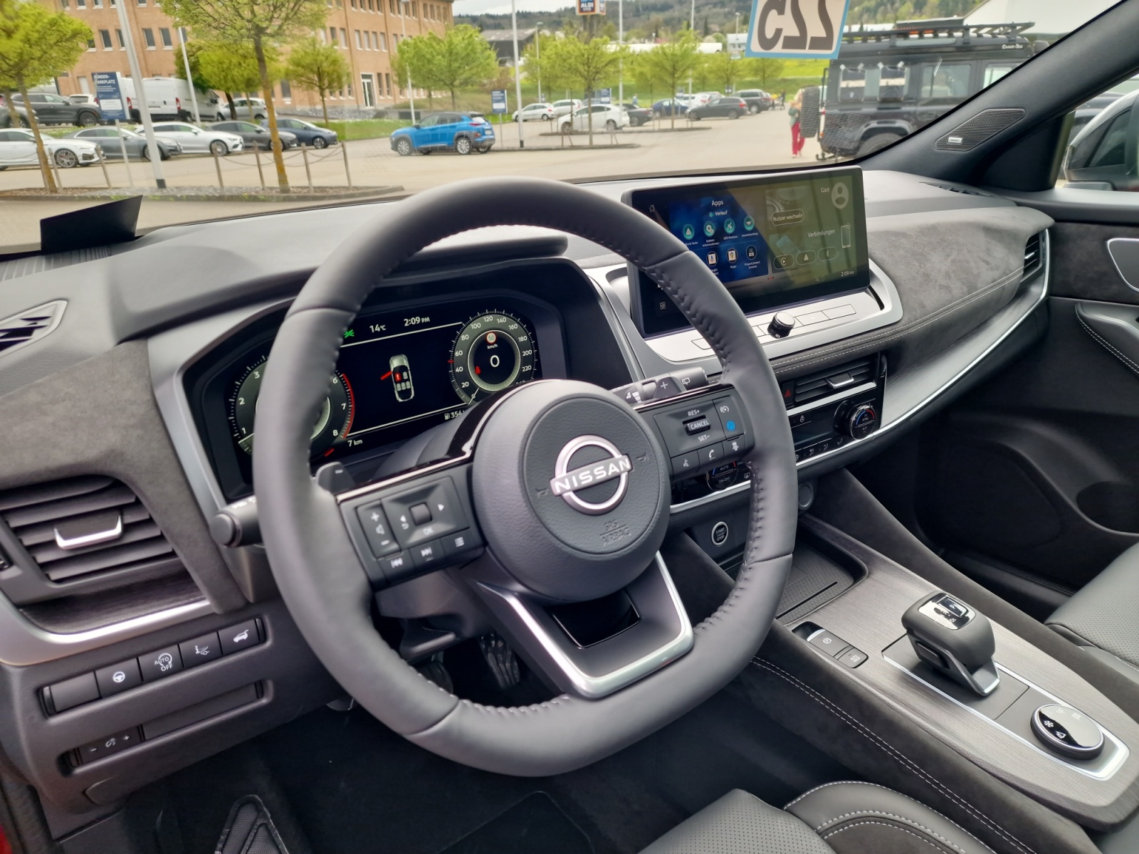 NISSAN Qashqai 1.3 DIG-T MHEV Tekna+ 4x4 Panorama-image-12
