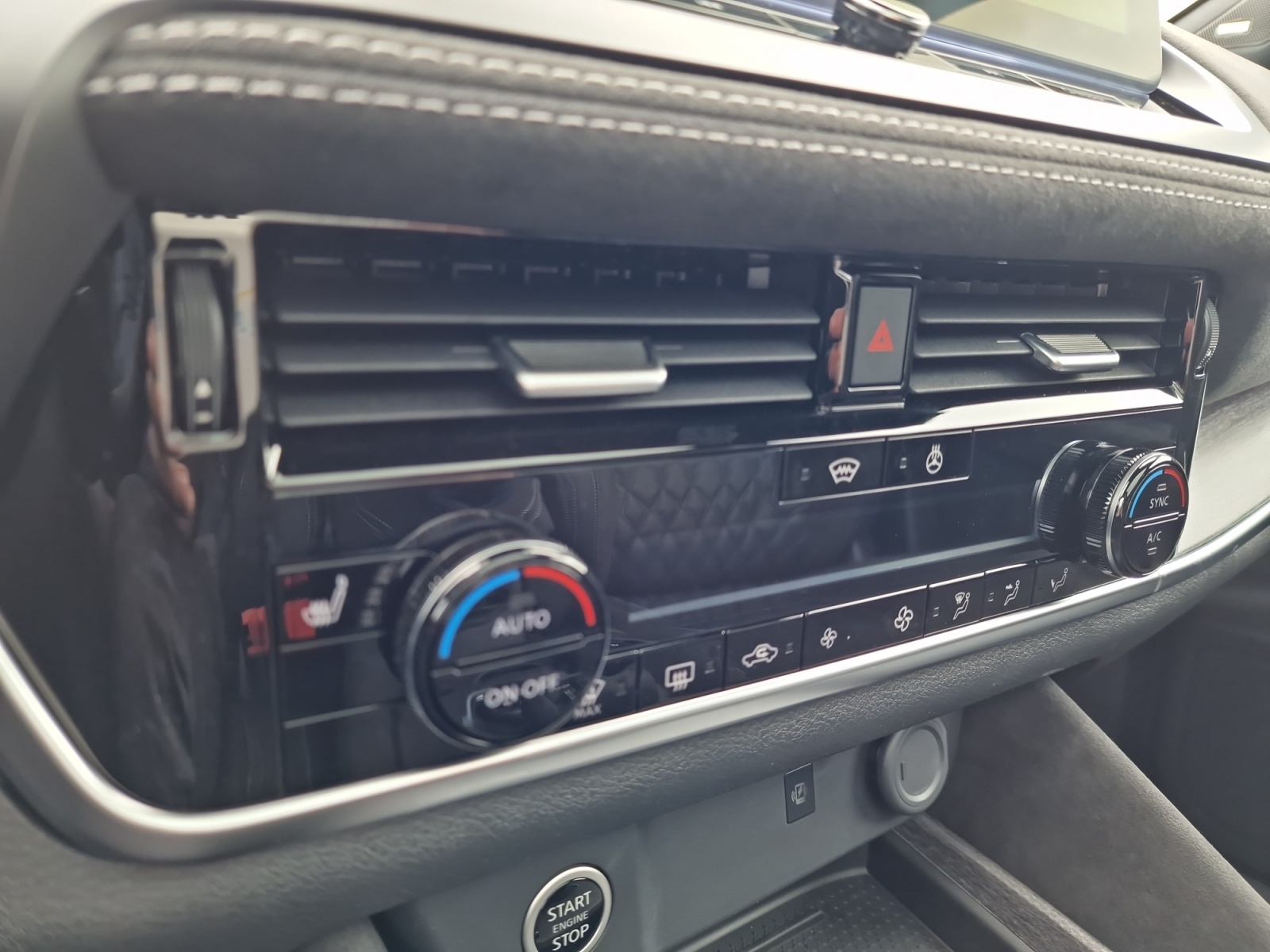 NISSAN Qashqai 1.3 DIG-T MHEV Tekna+ 4x4 Panorama-image-18
