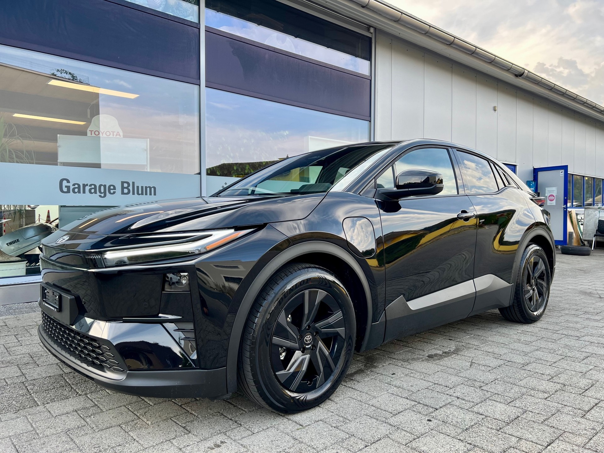 TOYOTA C-HR+ 77 kWh ICON FWD-image-3