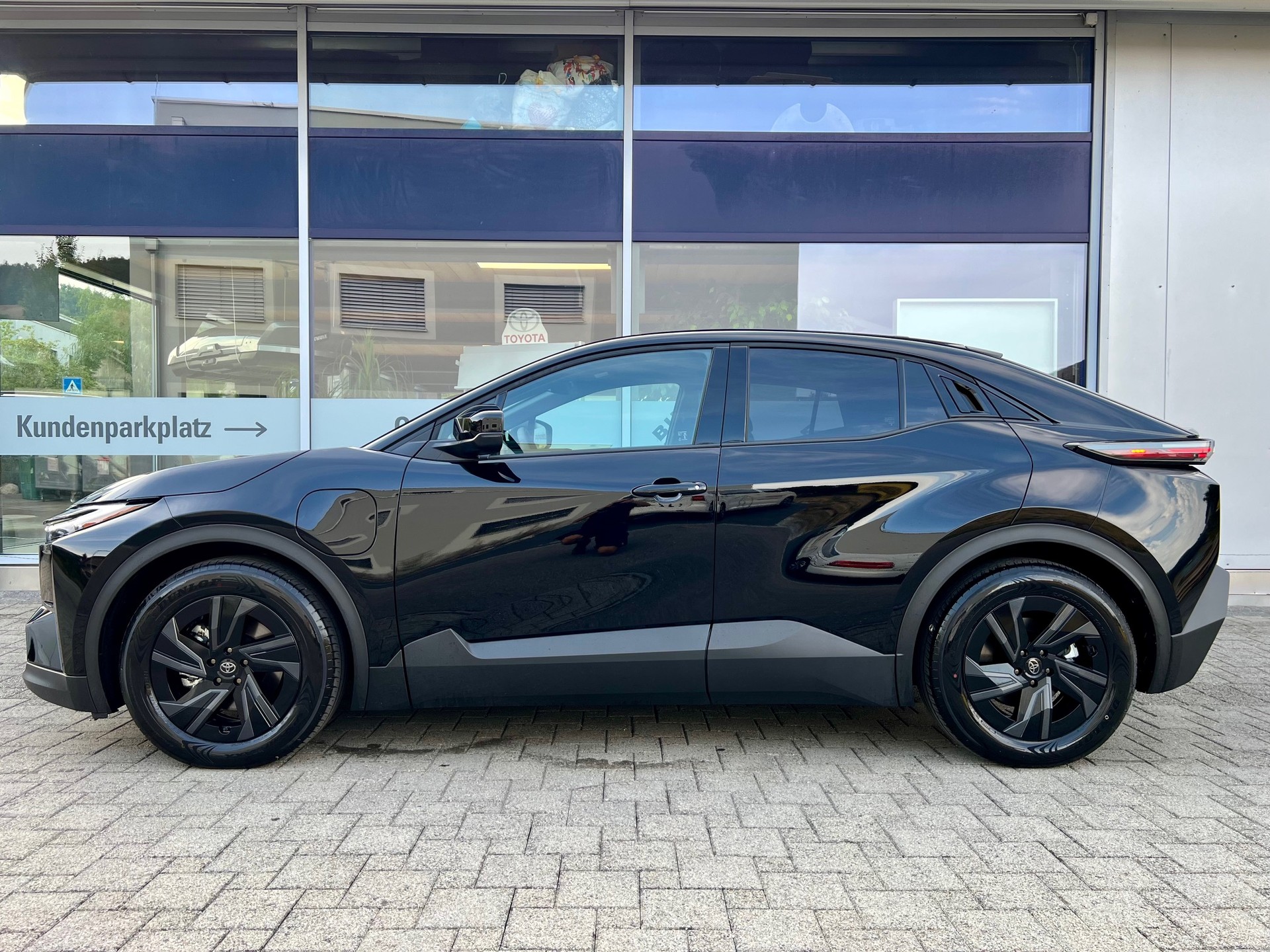 TOYOTA C-HR+ 77 kWh ICON FWD-image-4