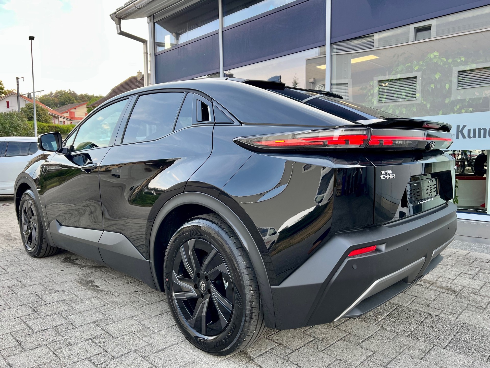TOYOTA C-HR+ 77 kWh ICON FWD-image-5