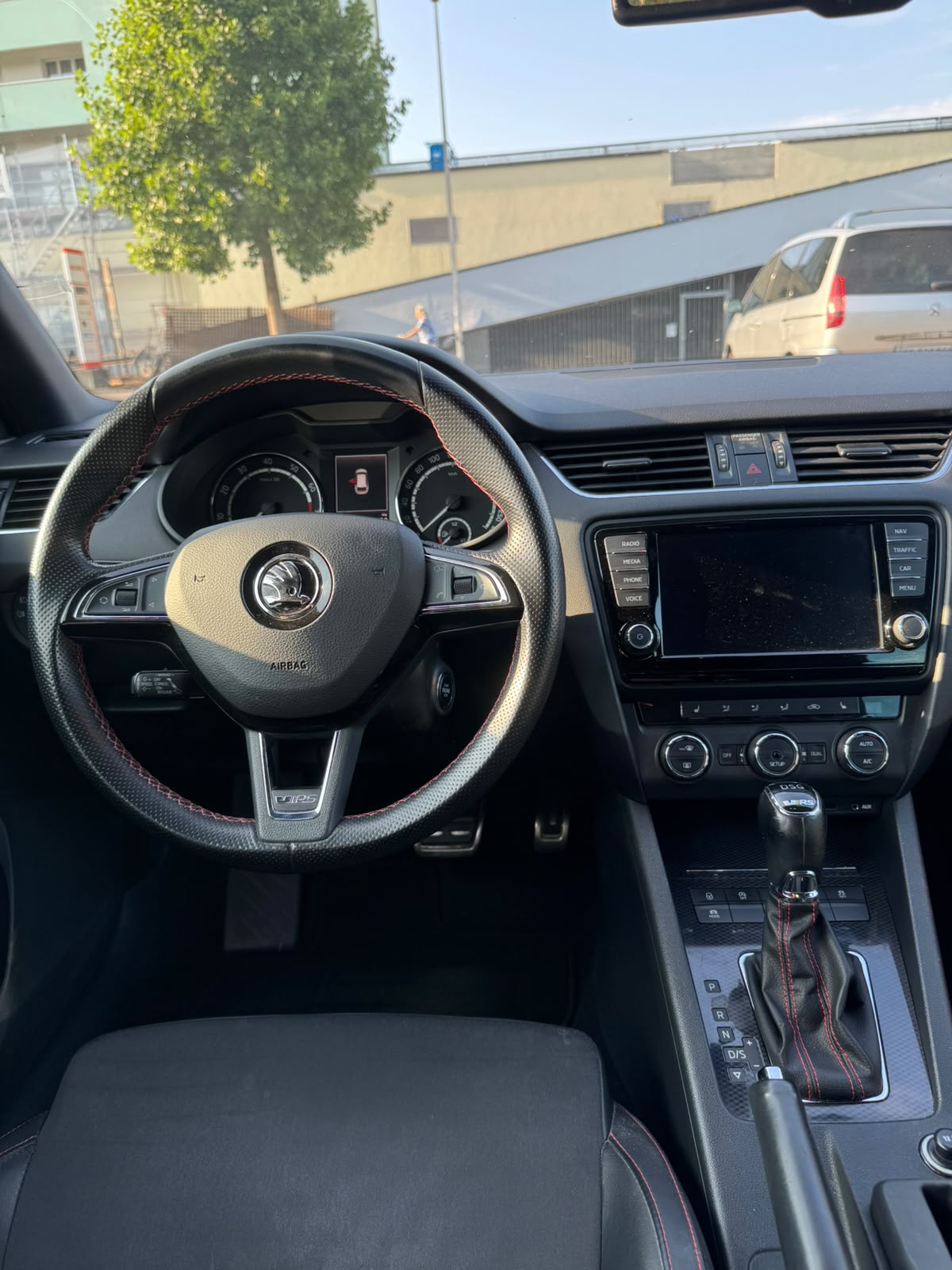 SKODA Octavia Combi 2.0 TSI RS DSG-image-4