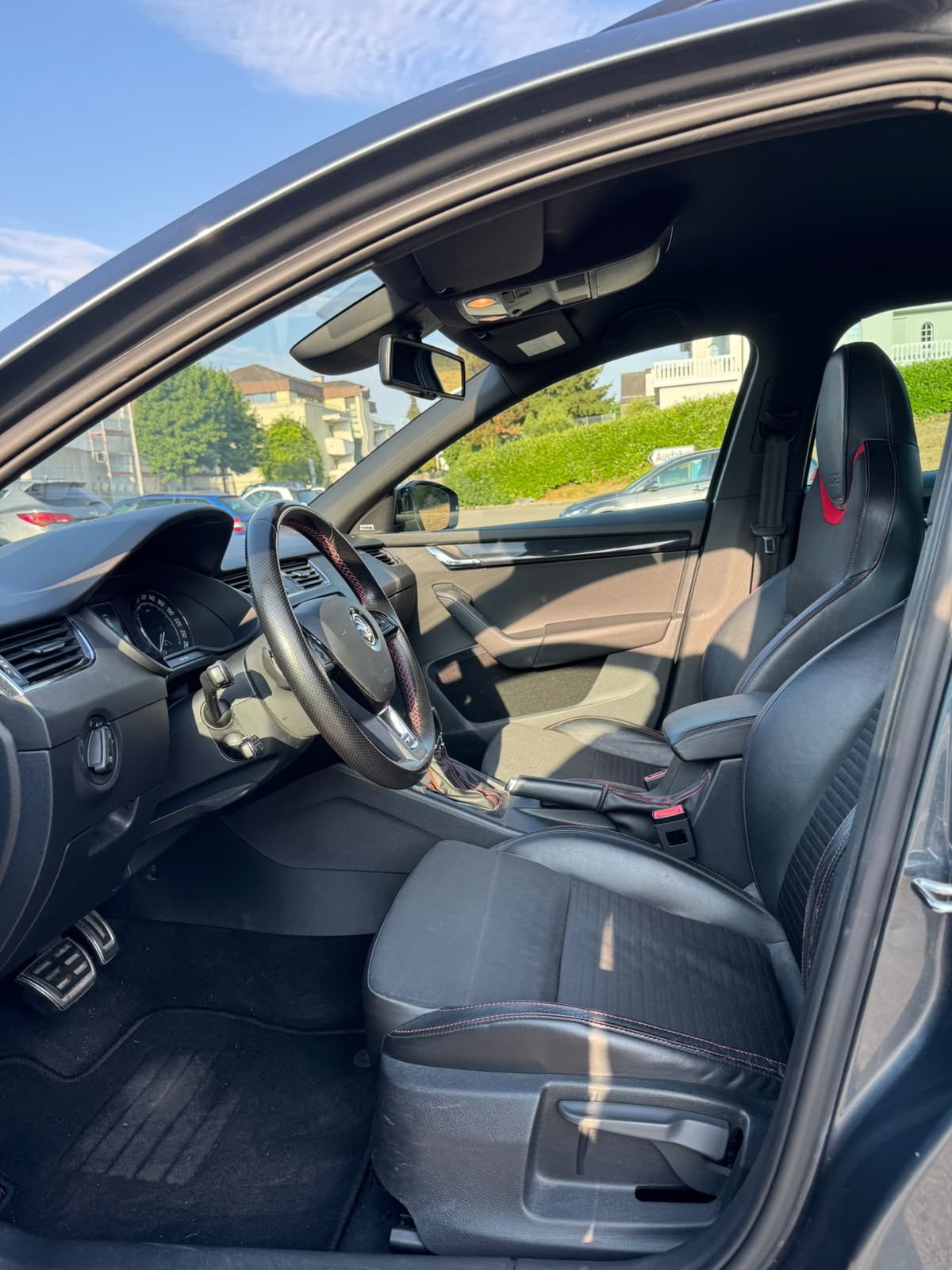 SKODA Octavia Combi 2.0 TSI RS DSG-image-3