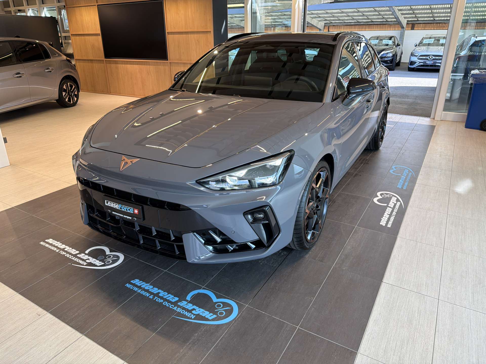 CUPRA LEON ST 2.0 TSi VZ 333PS 4Drive DSG-Automat-image-0