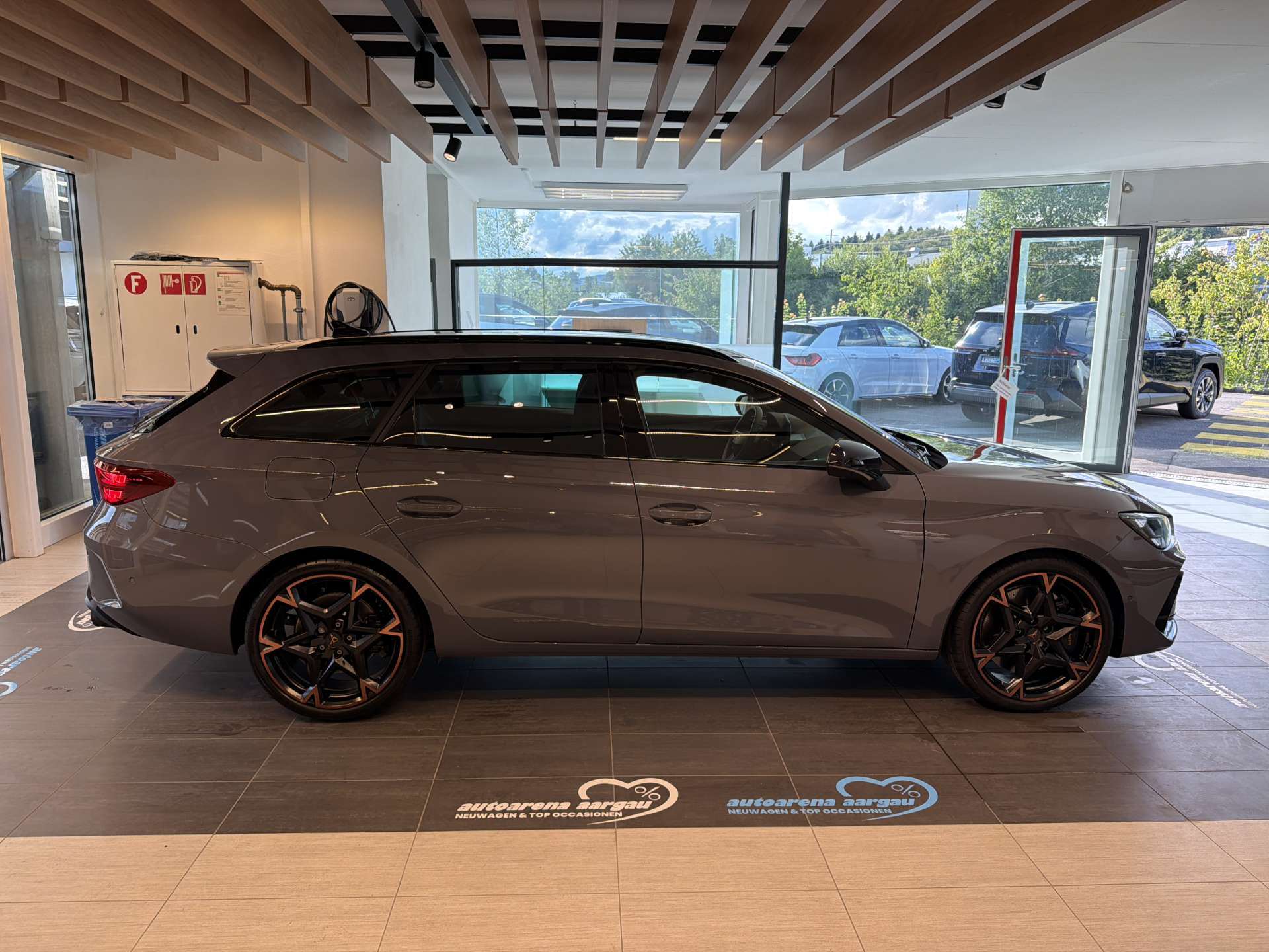 CUPRA LEON ST 2.0 TSi VZ 333PS 4Drive DSG-Automat-image-11