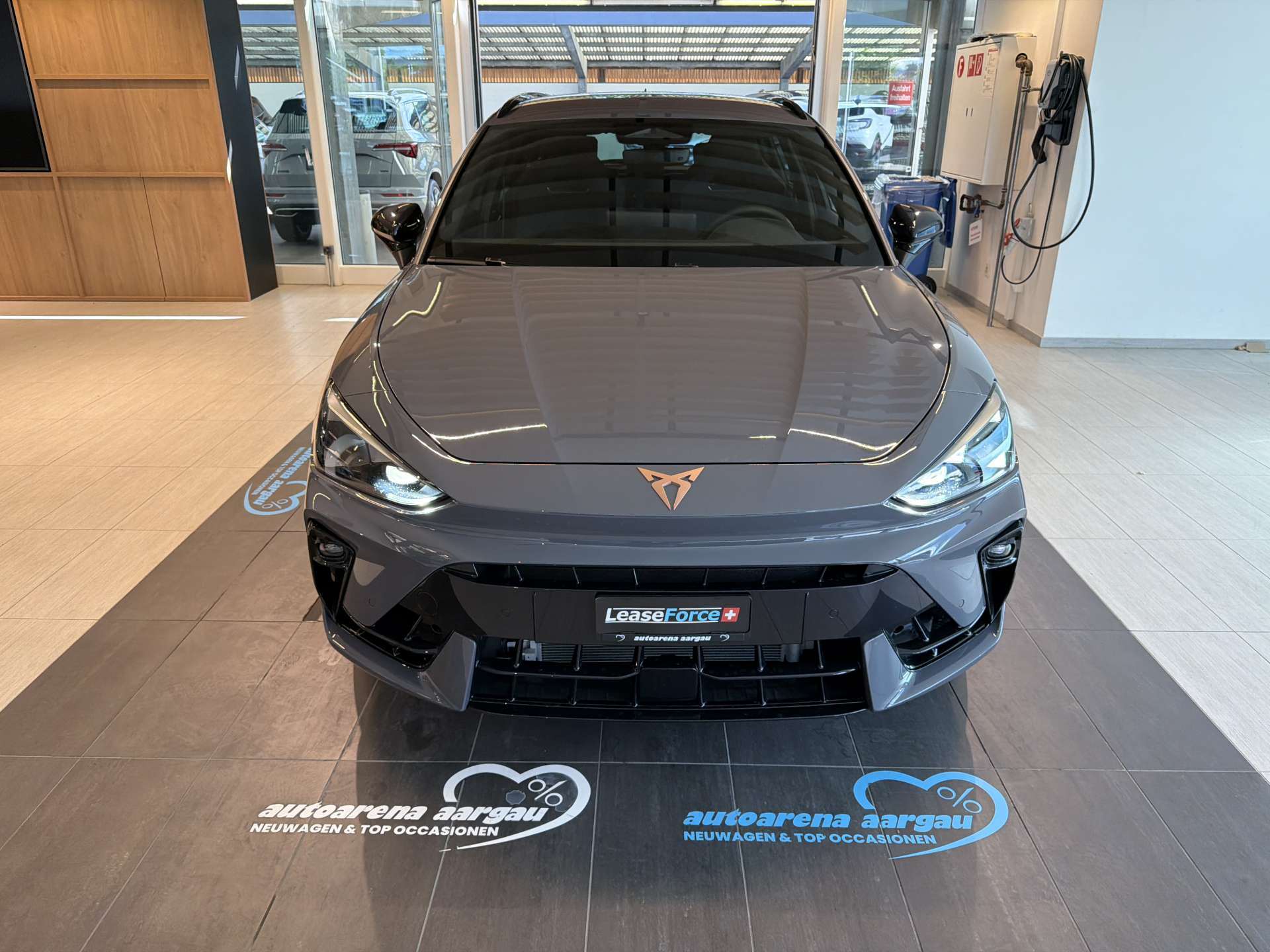 CUPRA LEON ST 2.0 TSi VZ 333PS 4Drive DSG-Automat-image-10