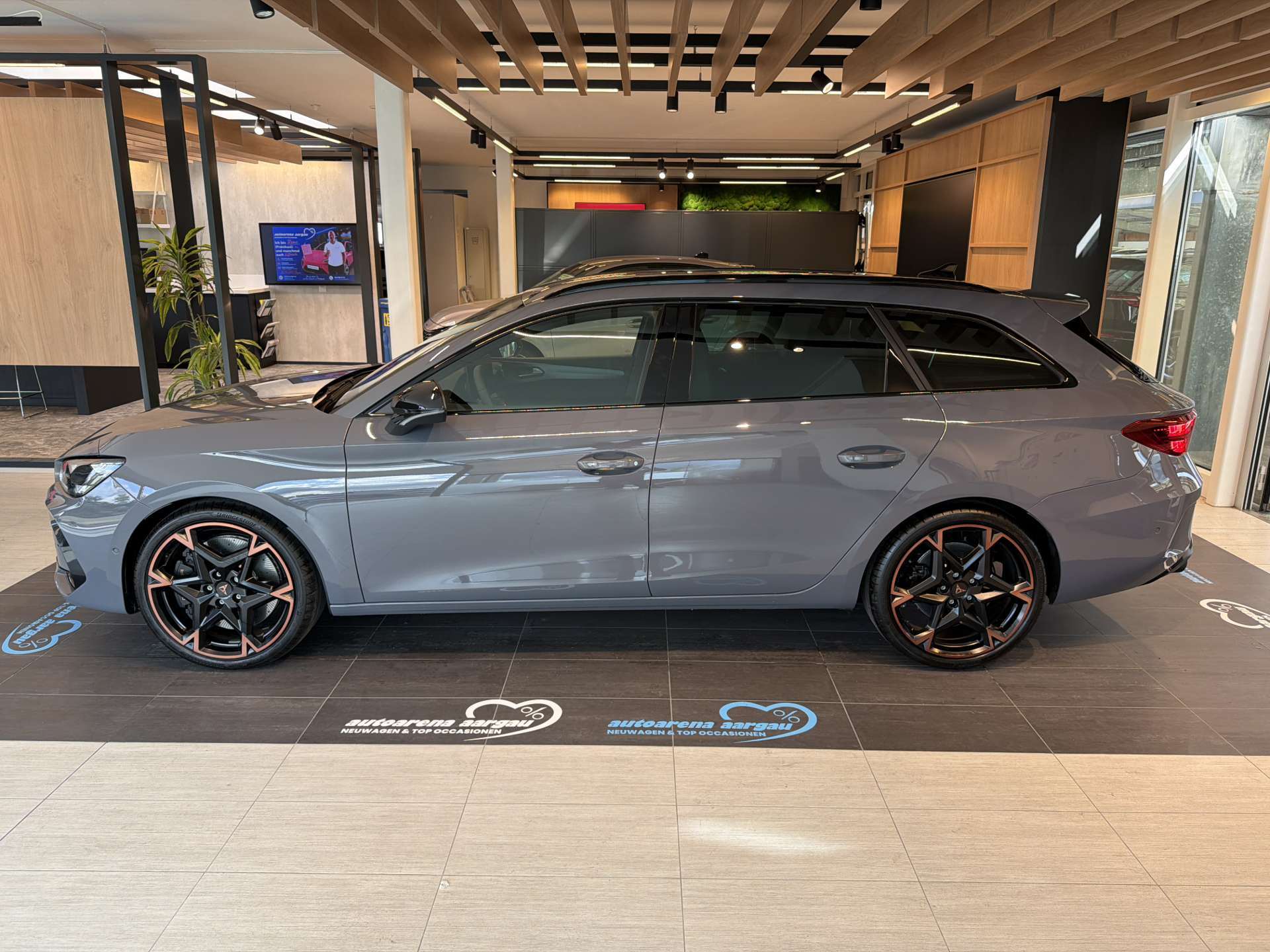 CUPRA LEON ST 2.0 TSi VZ 333PS 4Drive DSG-Automat-image-13