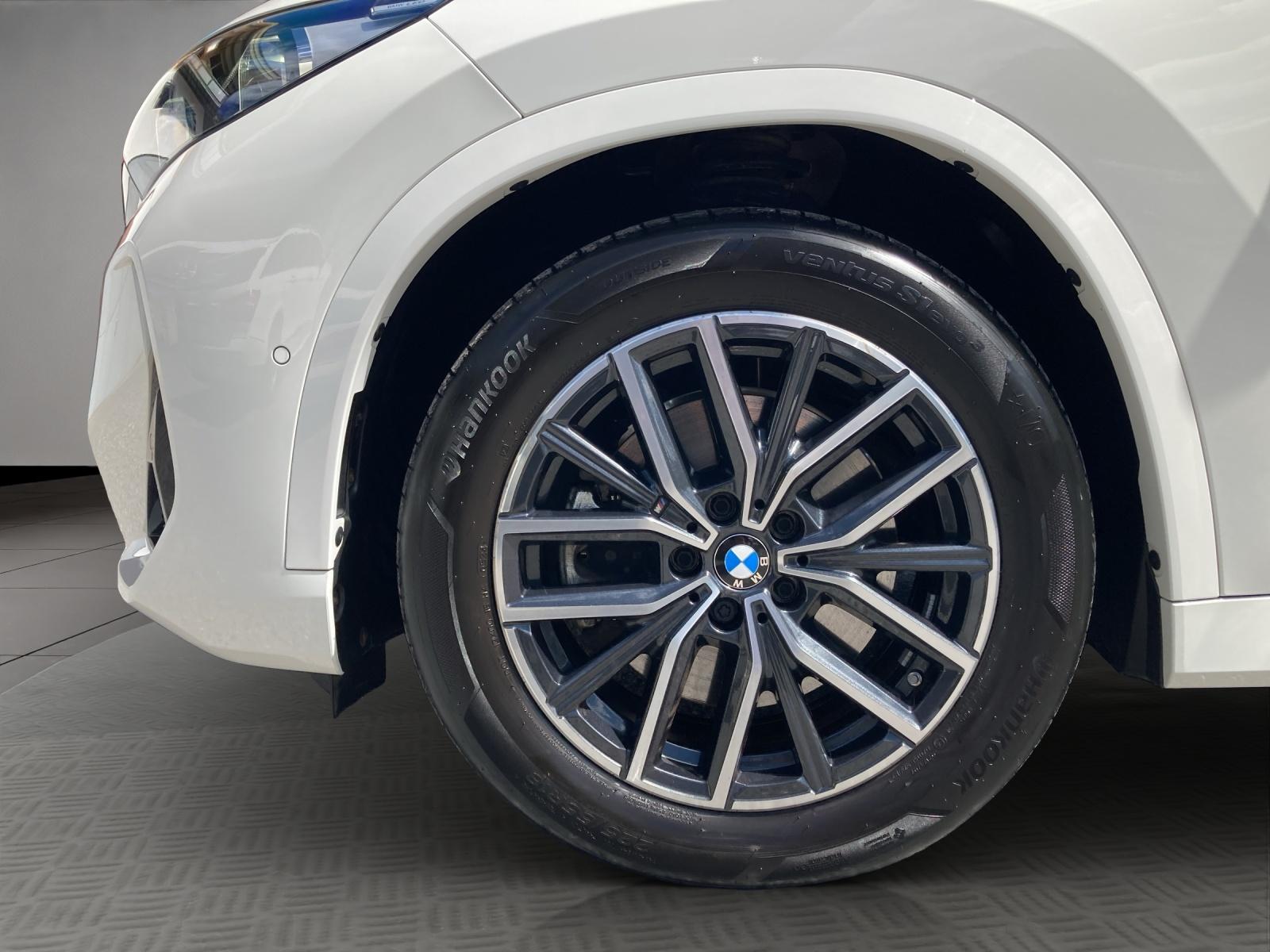 BMW X1 23i xDrive paddles-image-16