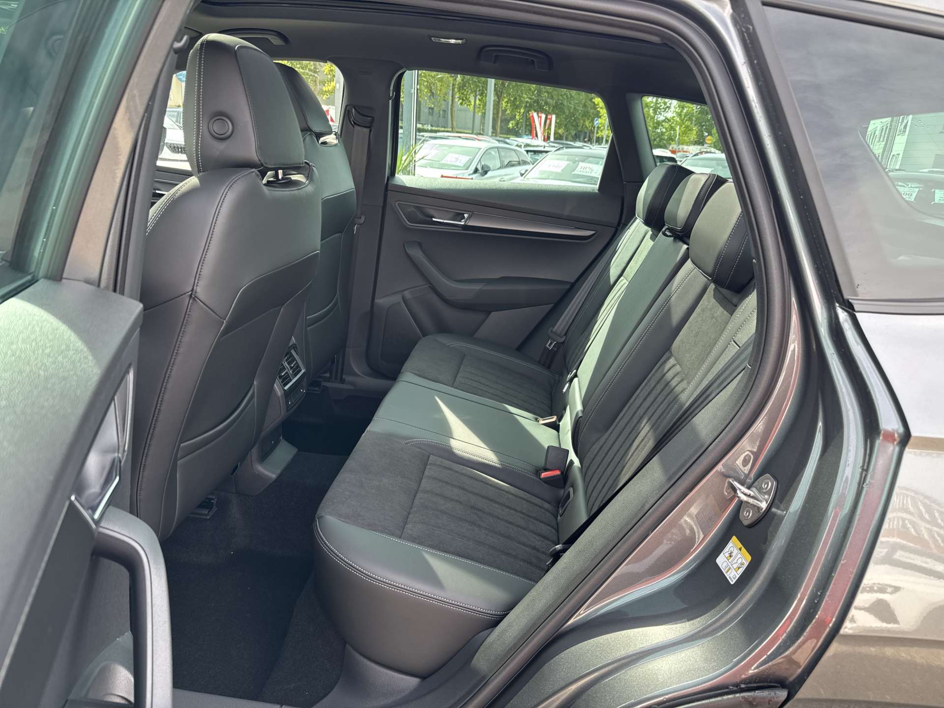 SKODA Karoq 2.0 TSi SportLine 4x4 DSG-Automat-image-6