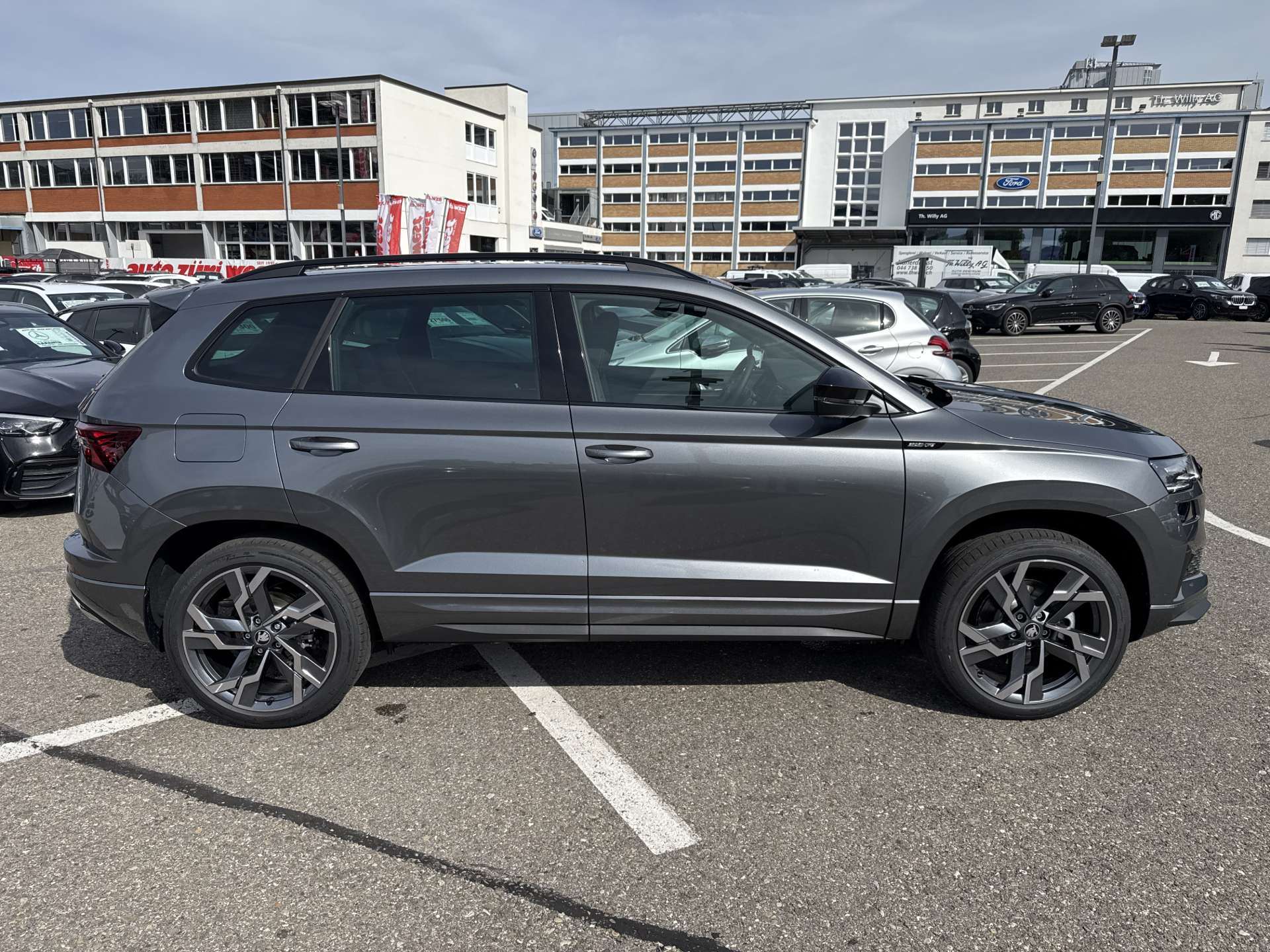 SKODA Karoq 2.0 TSi SportLine 4x4 DSG-Automat-image-10