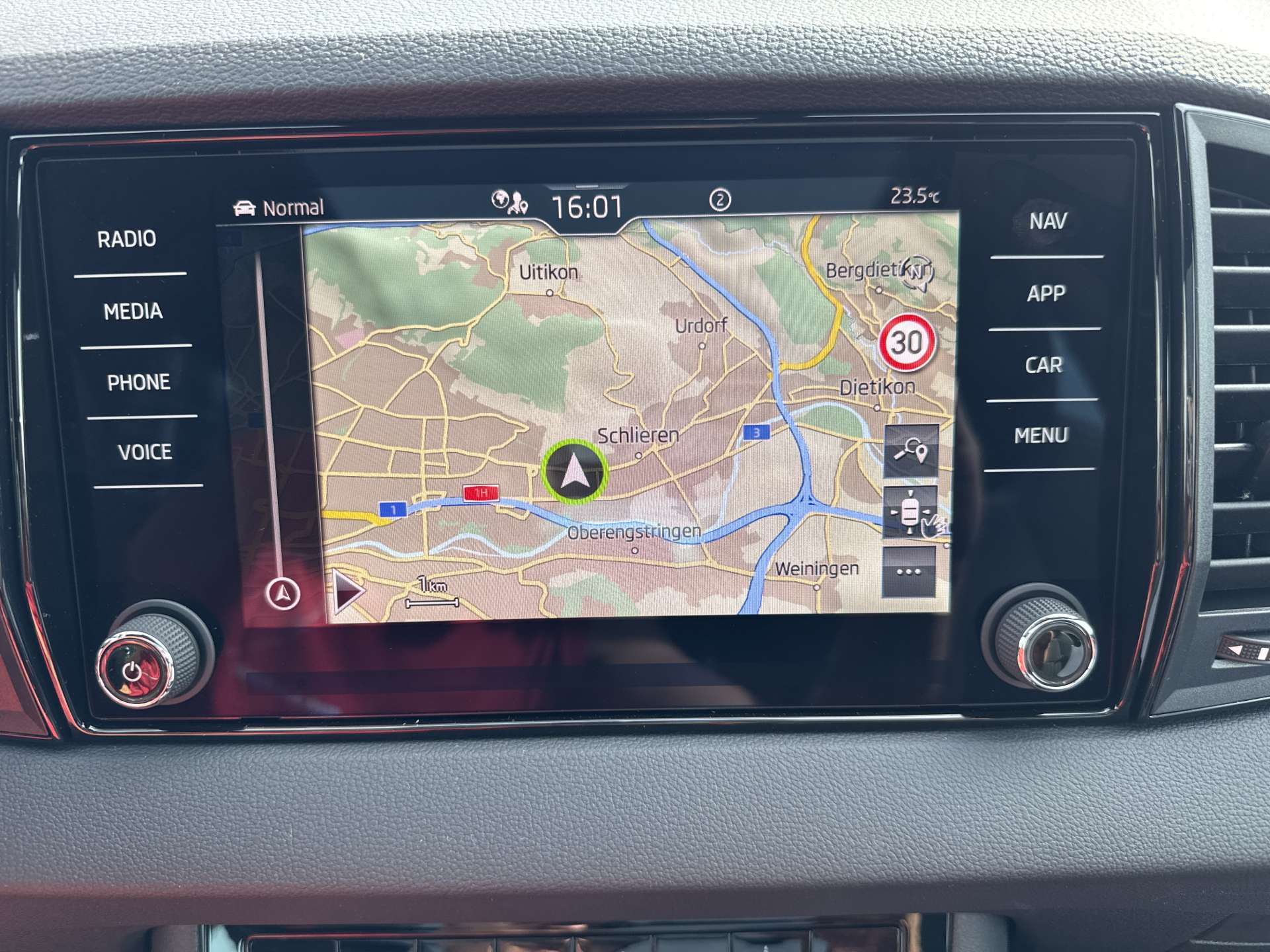 SKODA Karoq 2.0 TSi SportLine 4x4 DSG-Automat-image-1