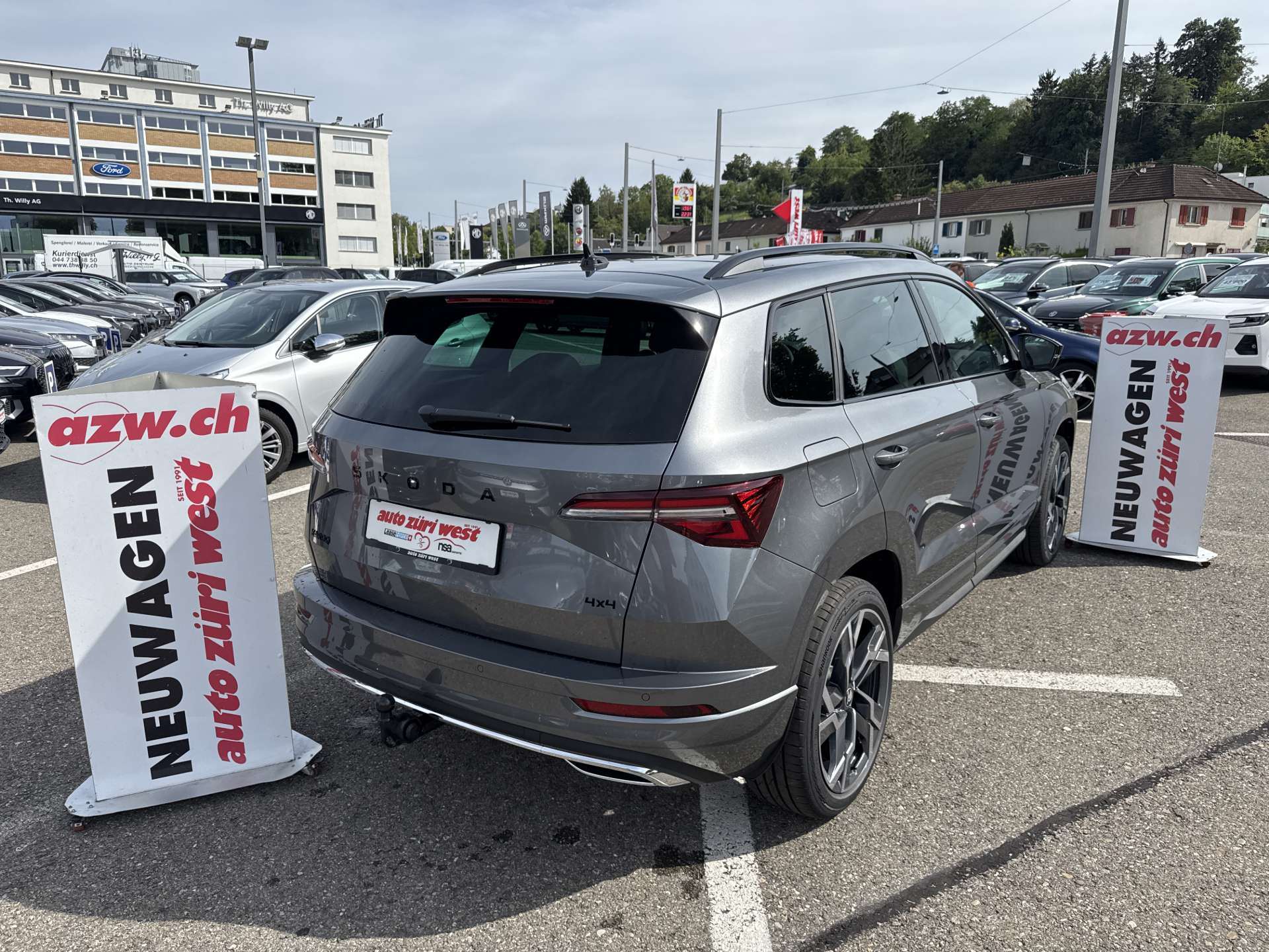 SKODA Karoq 2.0 TSi SportLine 4x4 DSG-Automat-image-2