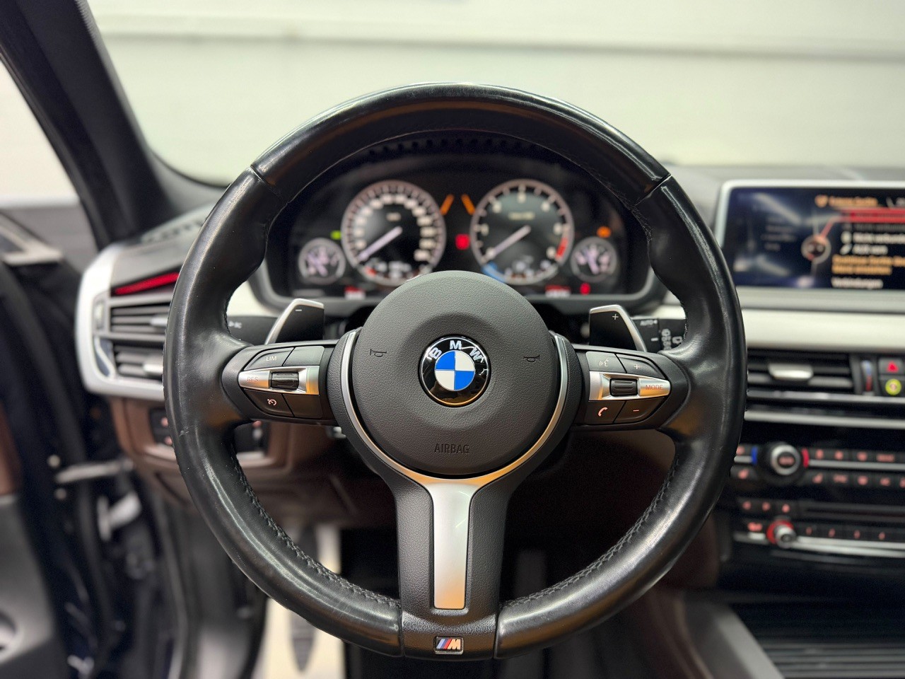 BMW X5 xDrive M50d Steptronic M-Paket | Panorama Dach | Harman/Kardon | Head-Up | 360° Kamera-image-16