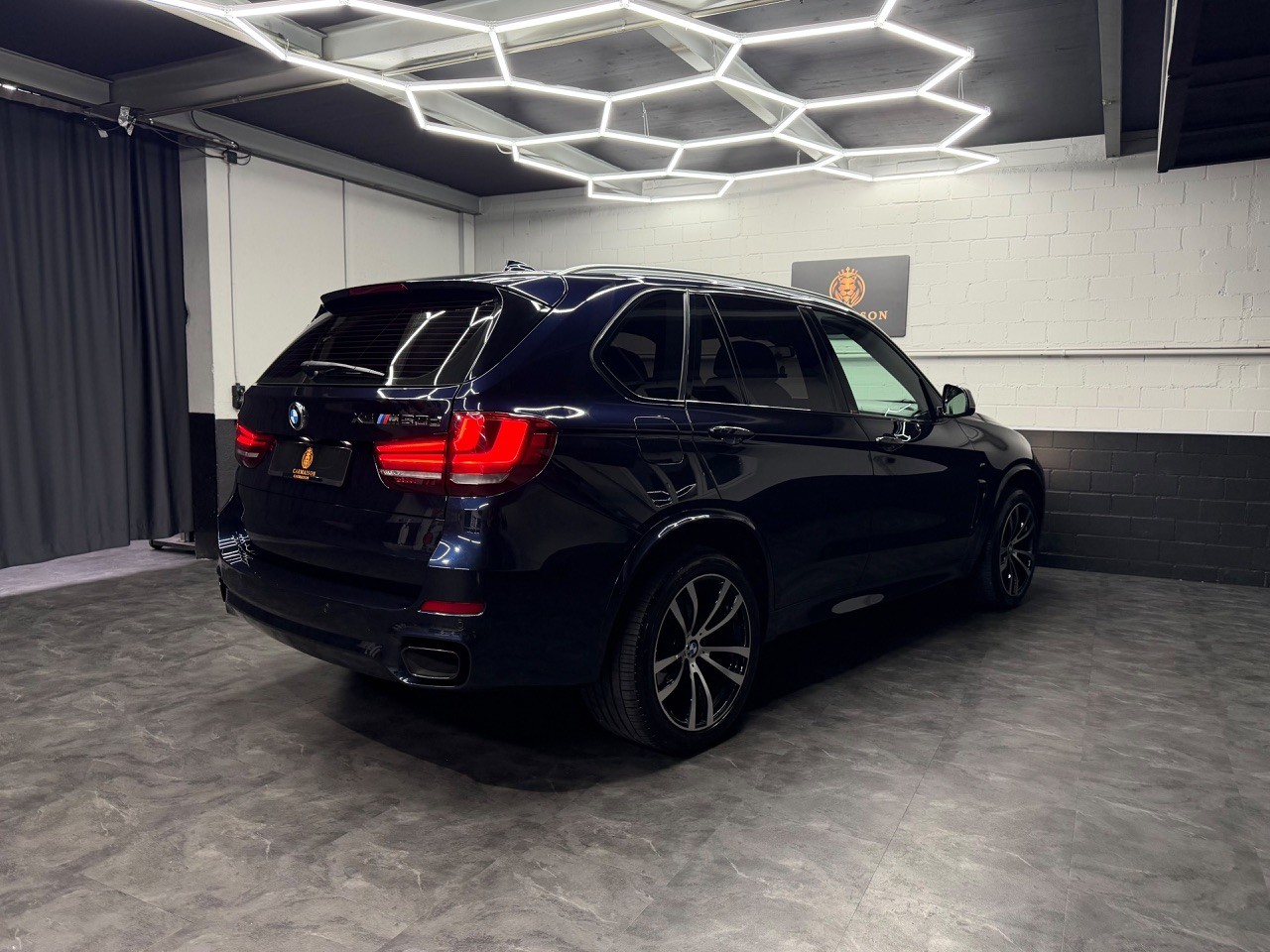 BMW X5 xDrive M50d Steptronic M-Paket | Panorama Dach | Harman/Kardon | Head-Up | 360° Kamera-image-9