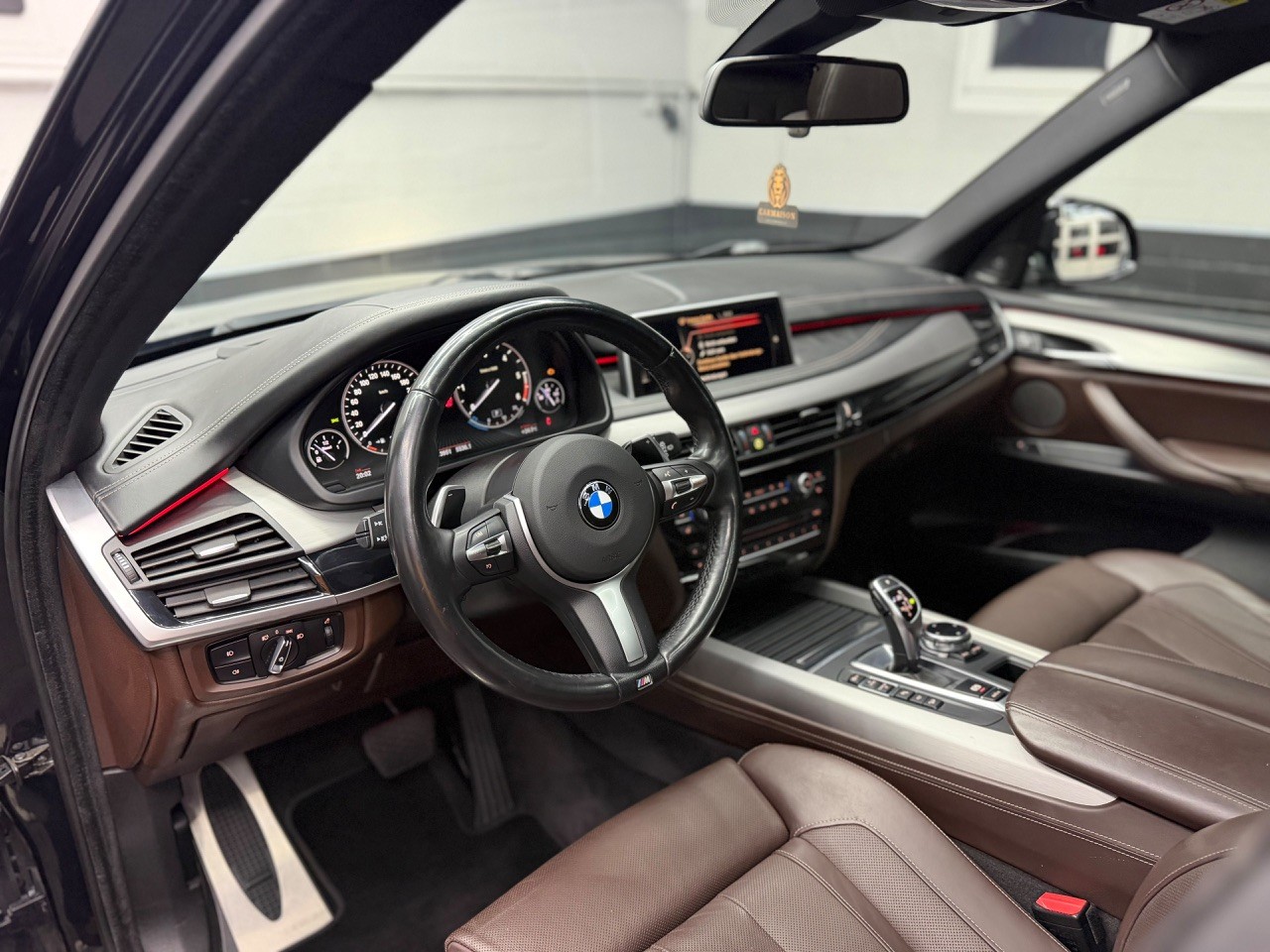 BMW X5 xDrive M50d Steptronic M-Paket | Panorama Dach | Harman/Kardon | Head-Up | 360° Kamera-image-14