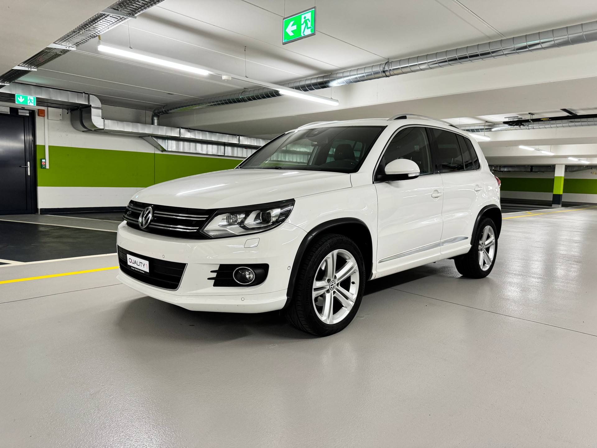 VW Tiguan 2.0 TDI BMT R-Line Design 4Motion-image-0