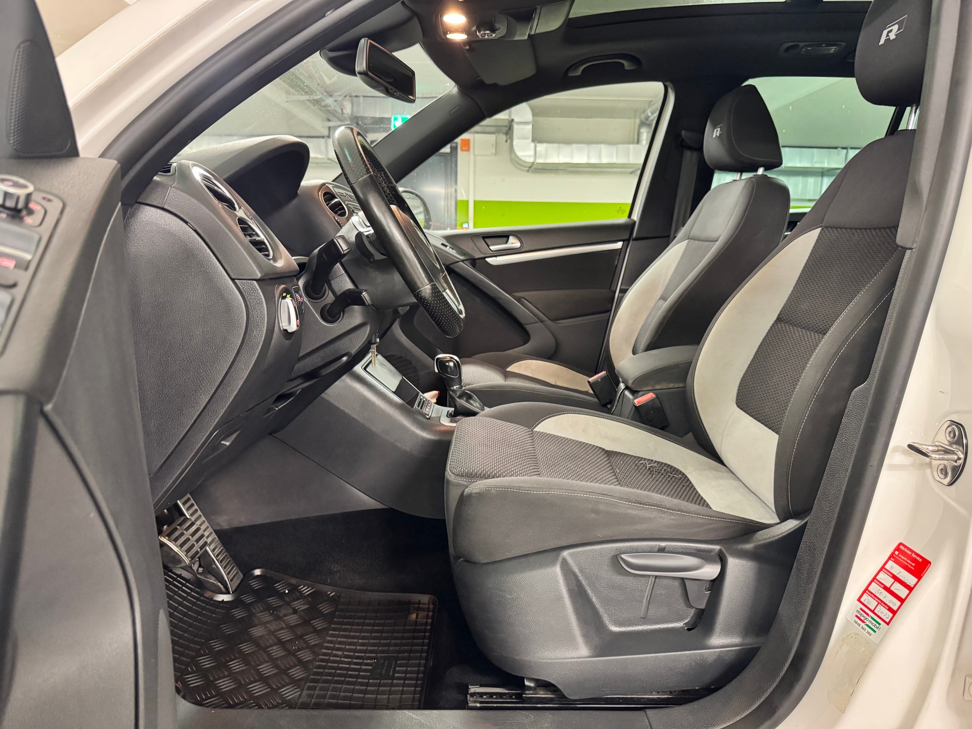 VW Tiguan 2.0 TDI BMT R-Line Design 4Motion-image-15