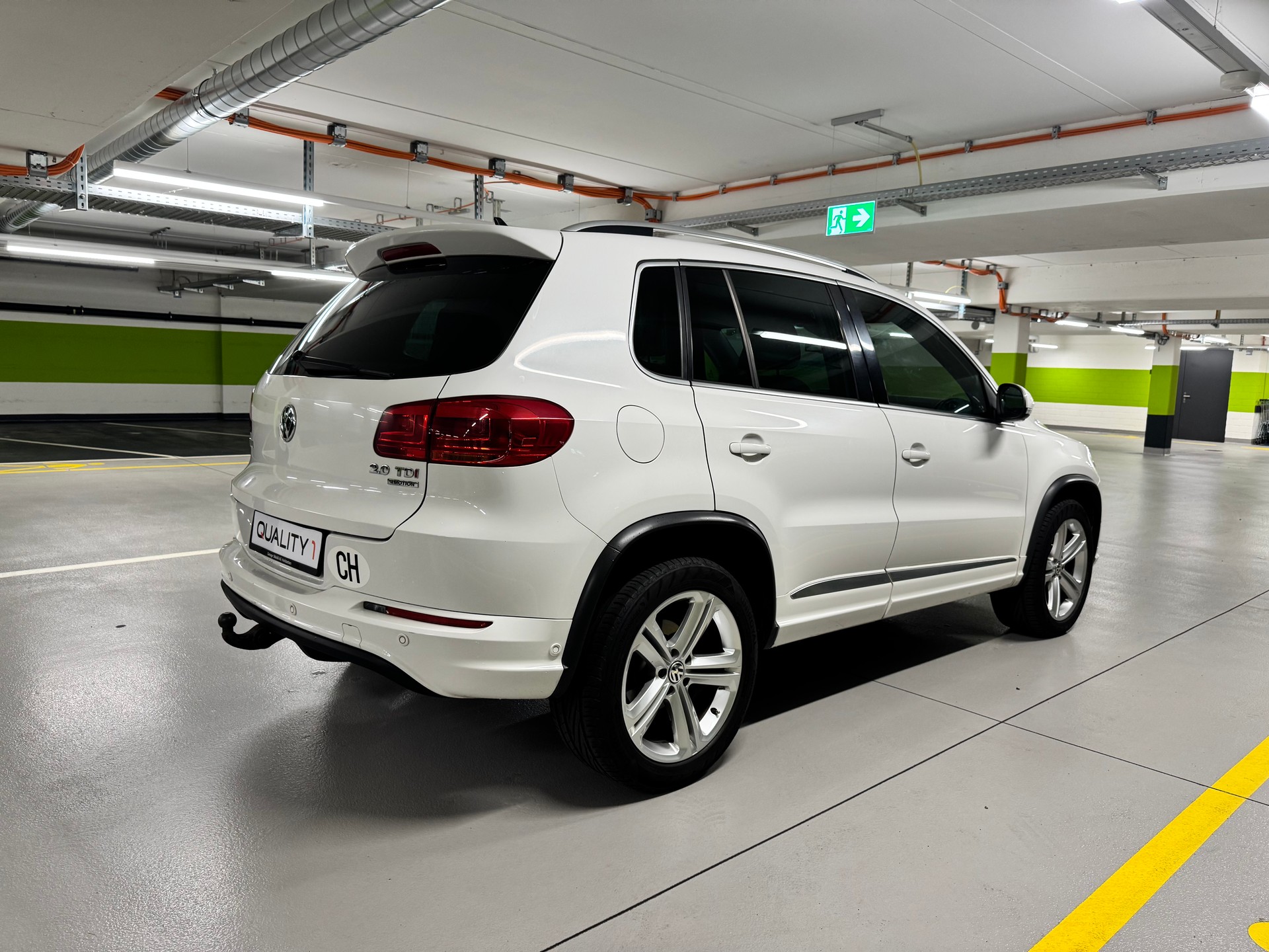 VW Tiguan 2.0 TDI BMT R-Line Design 4Motion-image-4