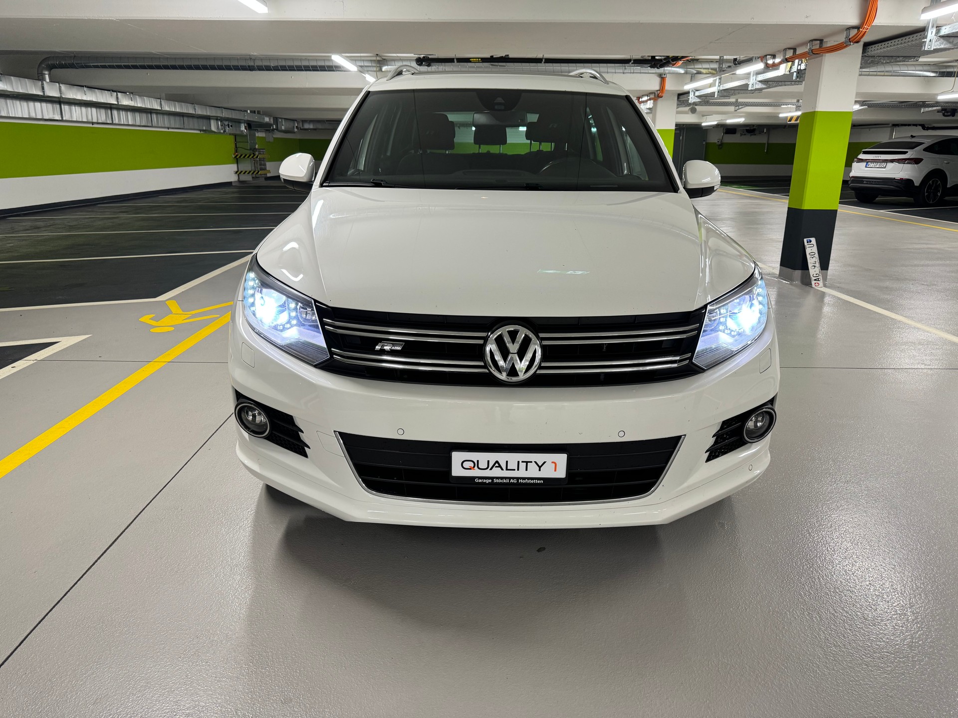 VW Tiguan 2.0 TDI BMT R-Line Design 4Motion-image-1