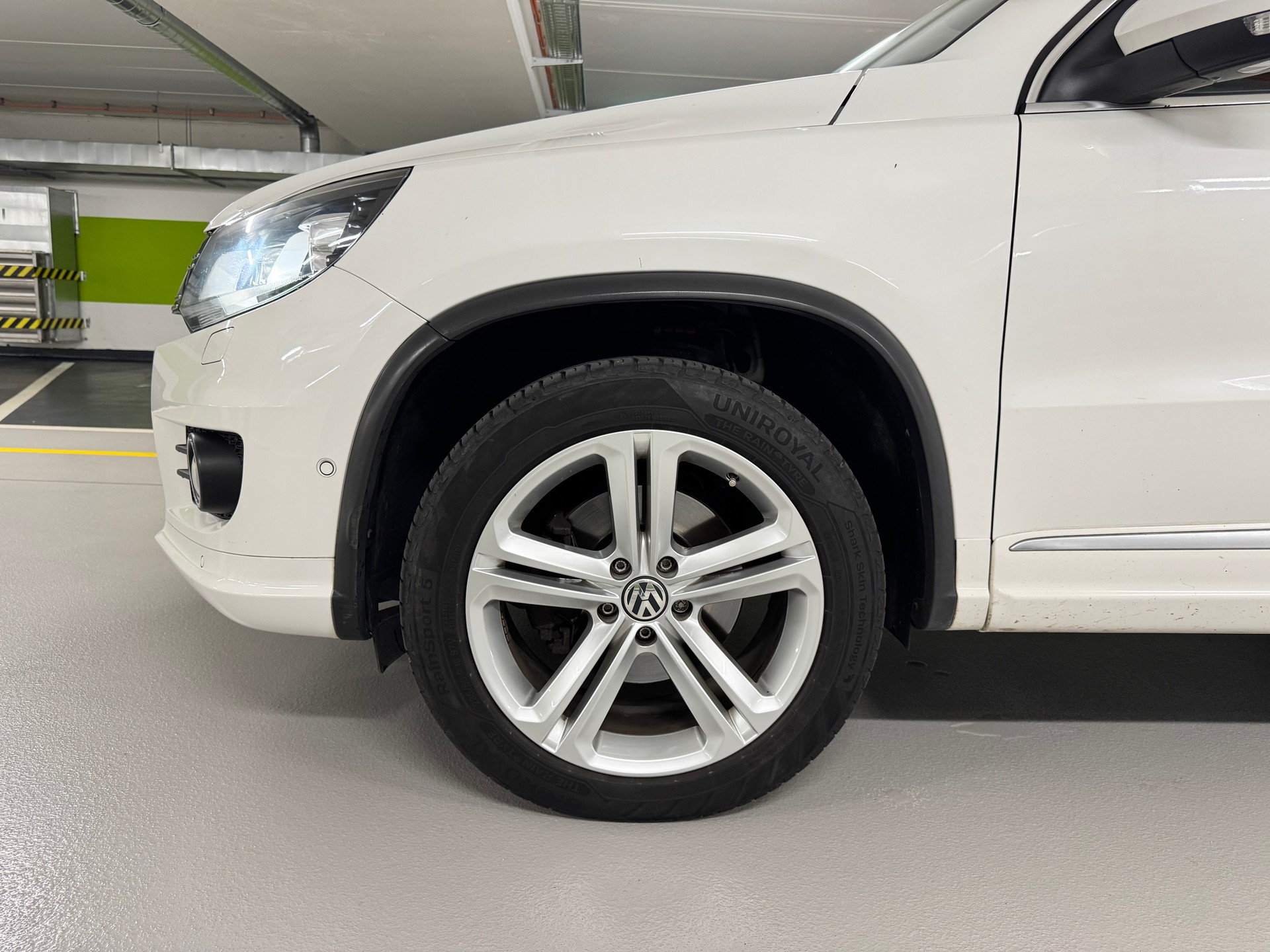 VW Tiguan 2.0 TDI BMT R-Line Design 4Motion-image-9