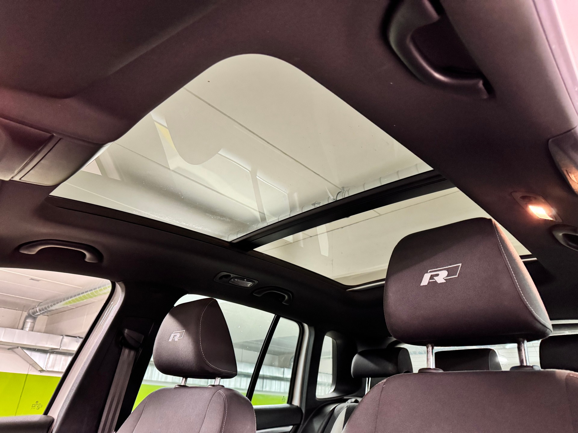 VW Tiguan 2.0 TDI BMT R-Line Design 4Motion-image-14
