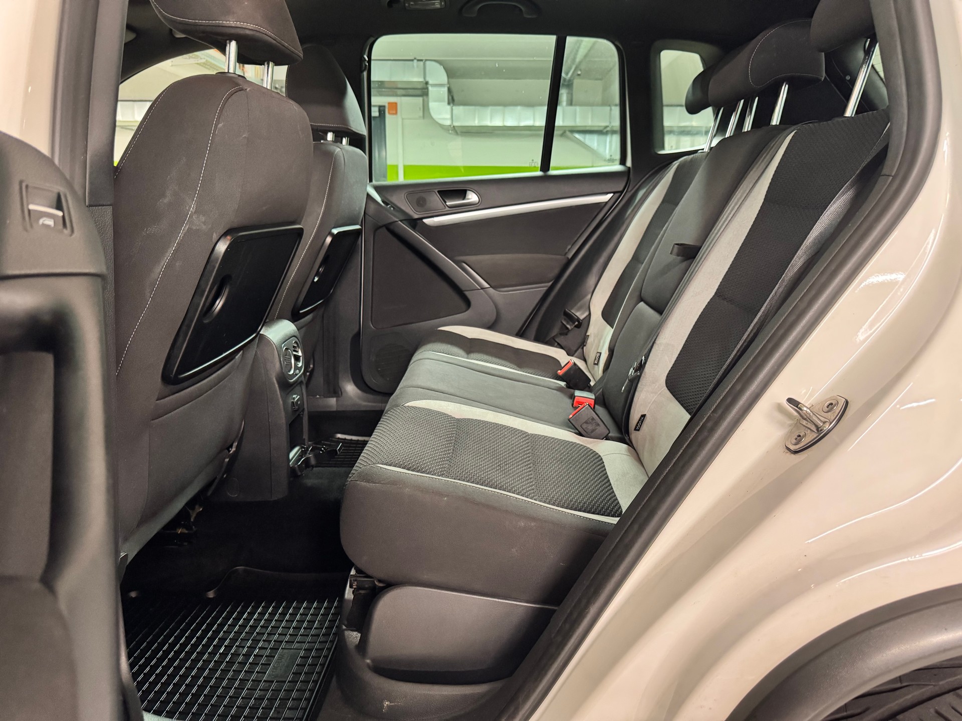 VW Tiguan 2.0 TDI BMT R-Line Design 4Motion-image-10