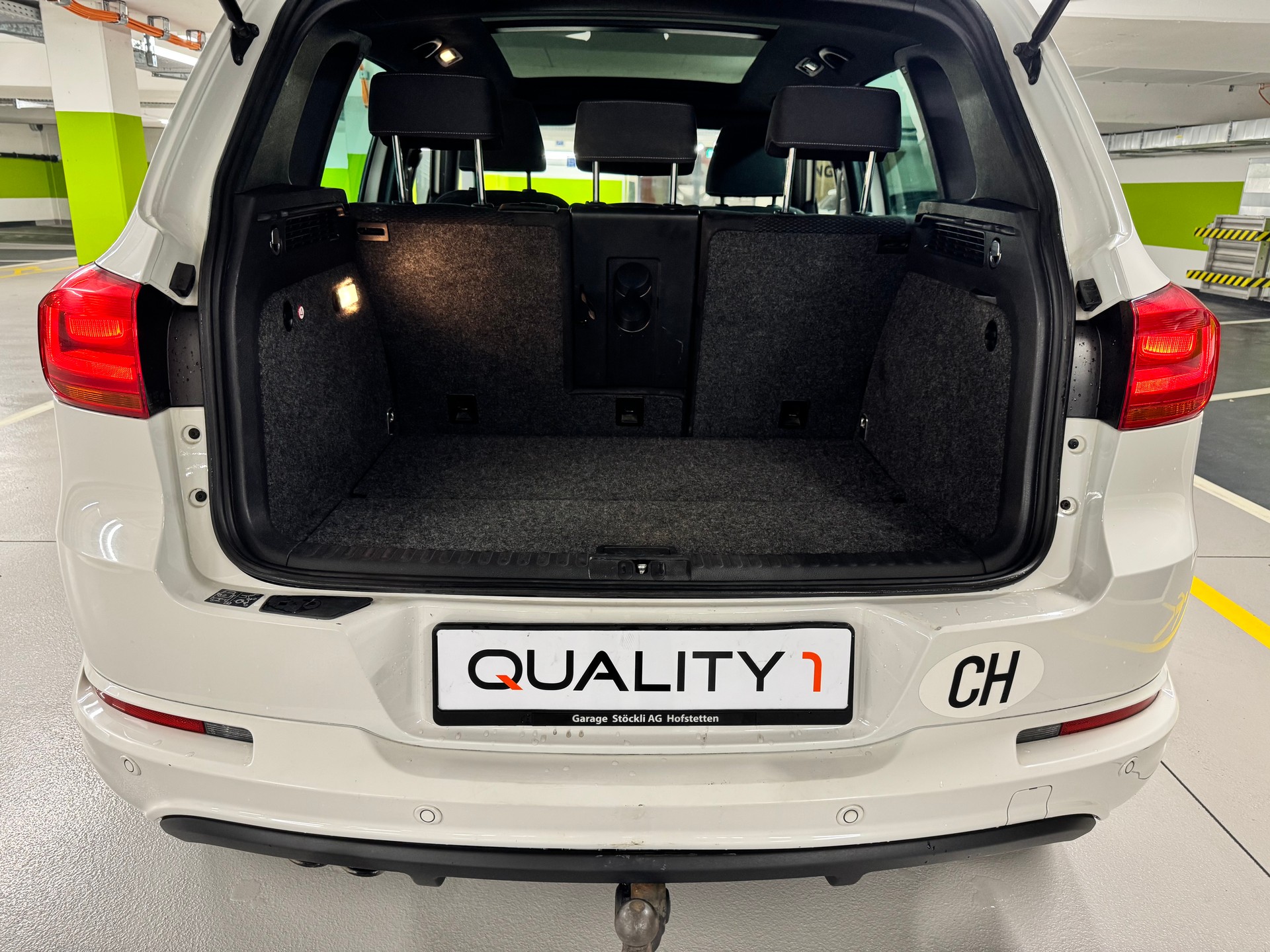 VW Tiguan 2.0 TDI BMT R-Line Design 4Motion-image-8