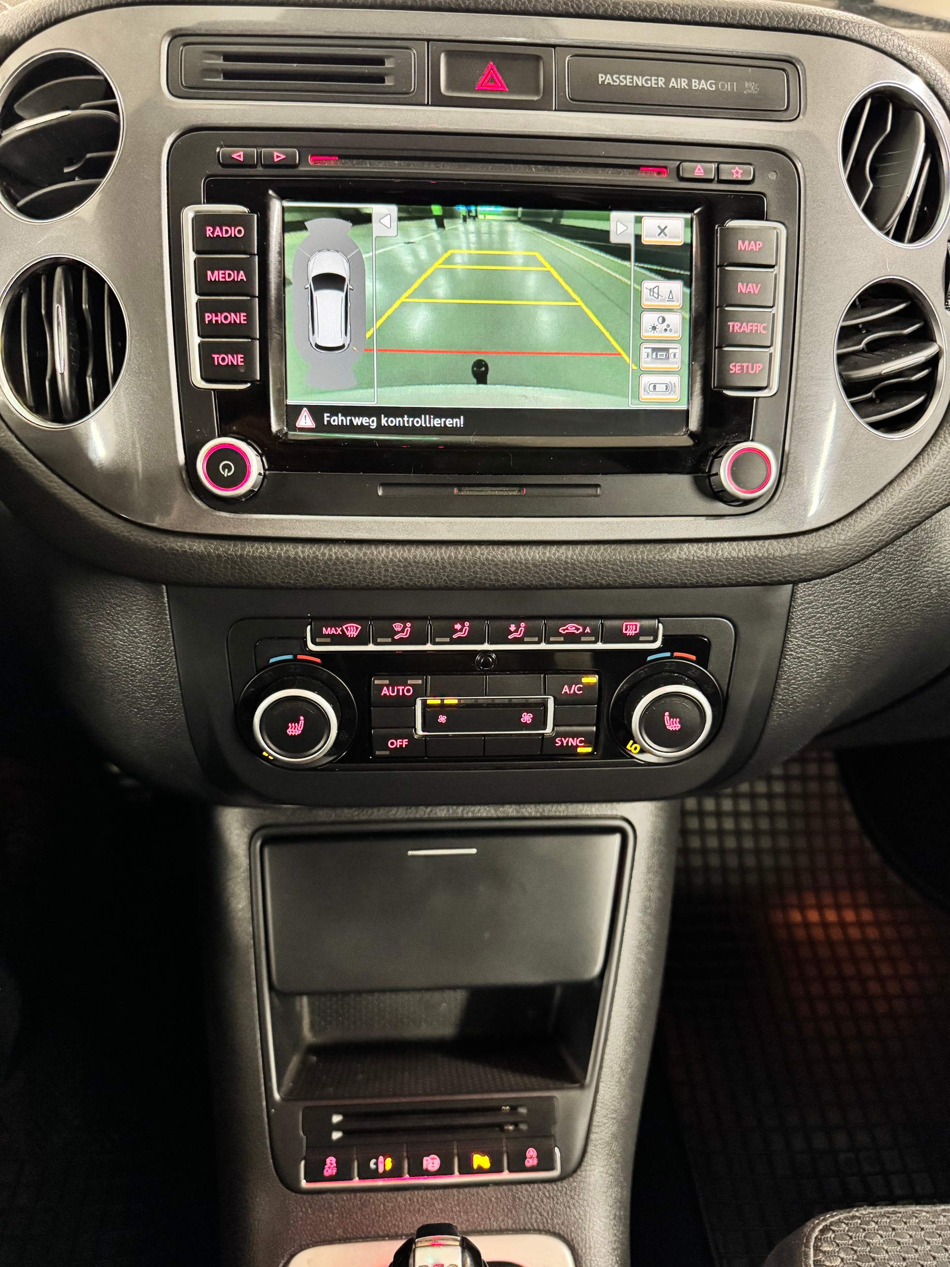 VW Tiguan 2.0 TDI BMT R-Line Design 4Motion-image-13