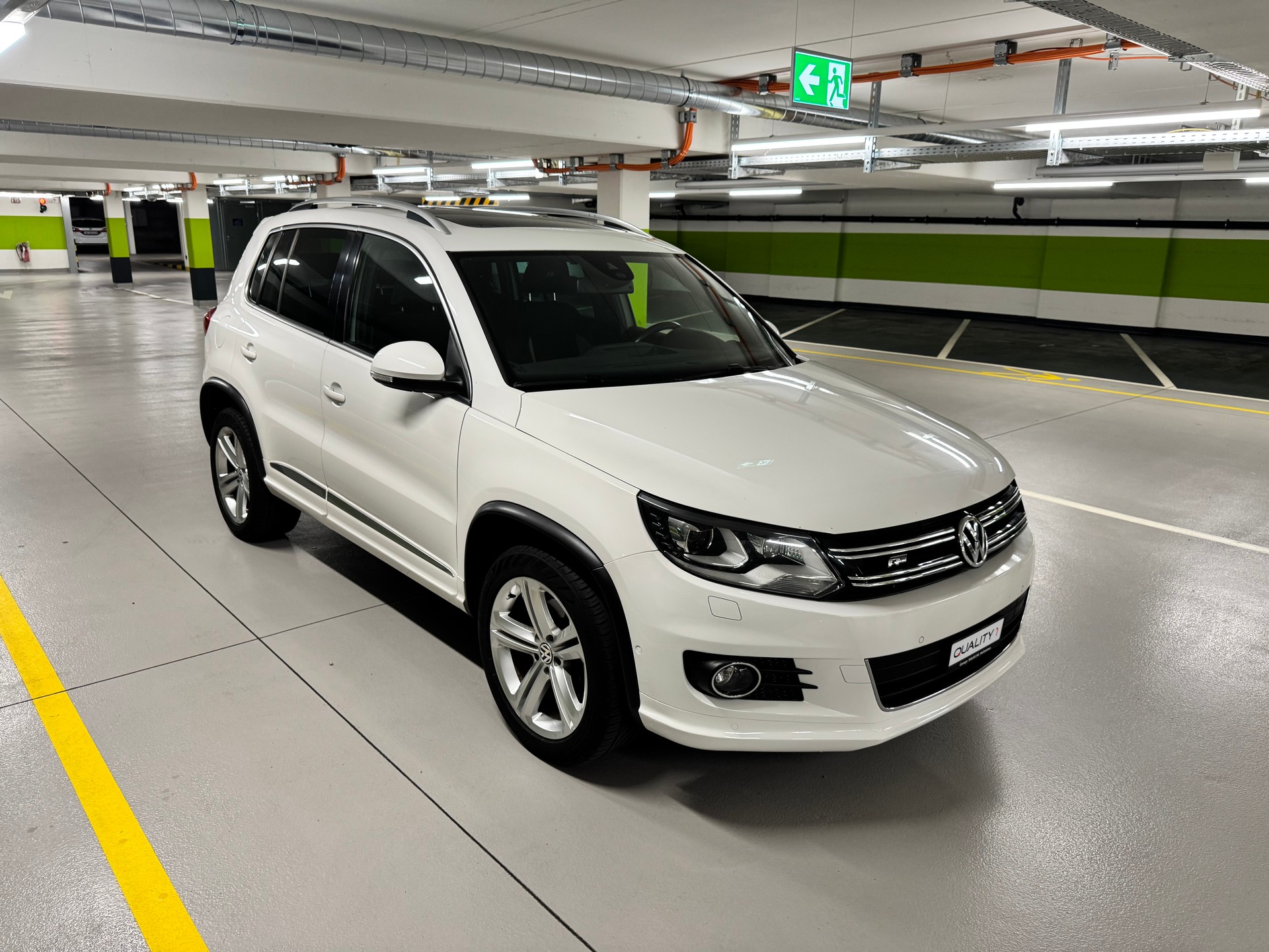 VW Tiguan 2.0 TDI BMT R-Line Design 4Motion-image-2