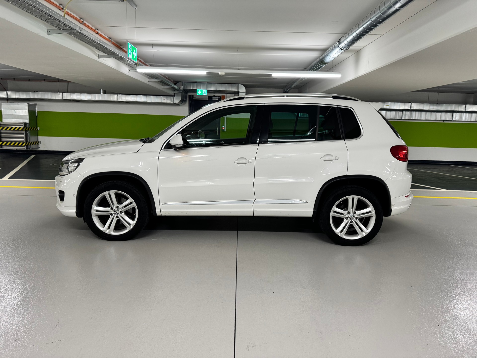 VW Tiguan 2.0 TDI BMT R-Line Design 4Motion-image-7