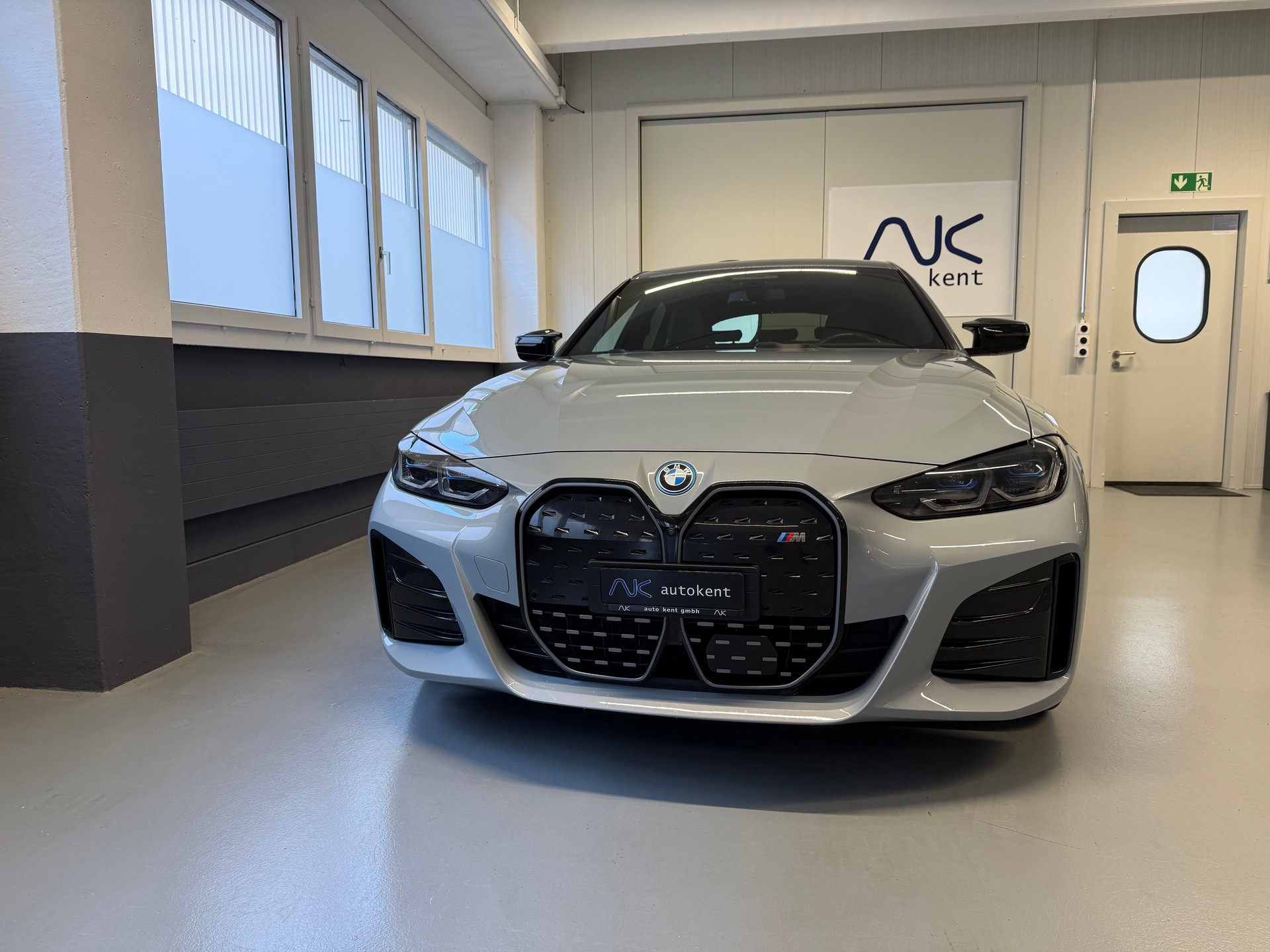 BMW i4 M50-image-1