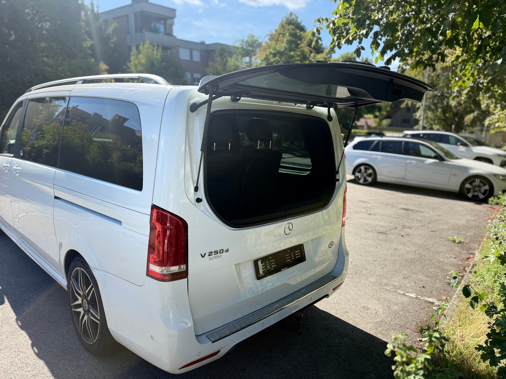 MERCEDES-BENZ V 250 d lang Avantgarde 9G-Tronic-image-4