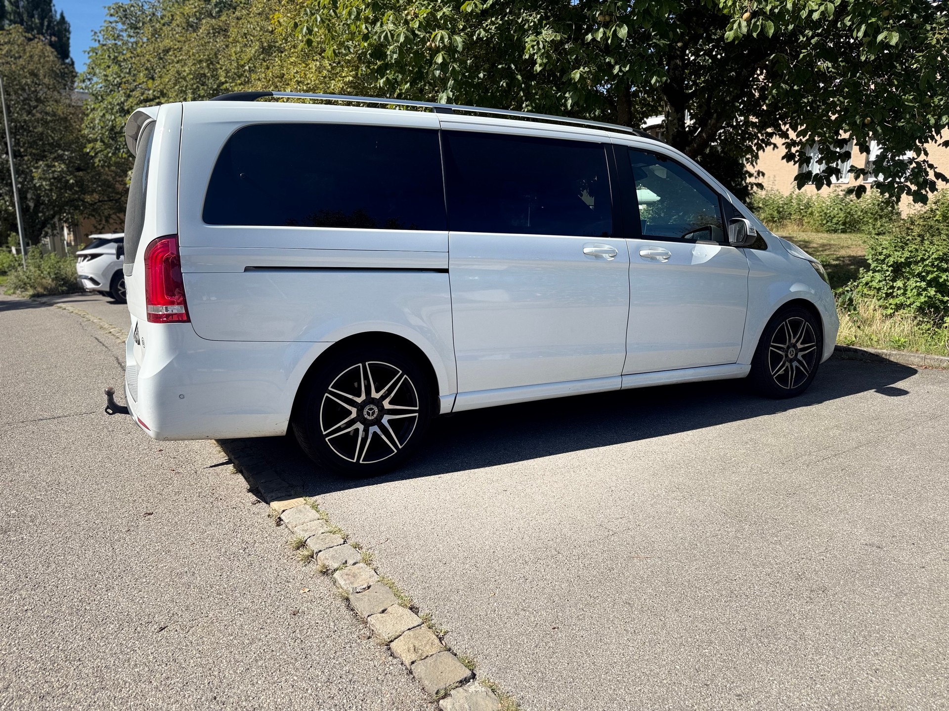 MERCEDES-BENZ V 250 d lang Avantgarde 9G-Tronic-image-5