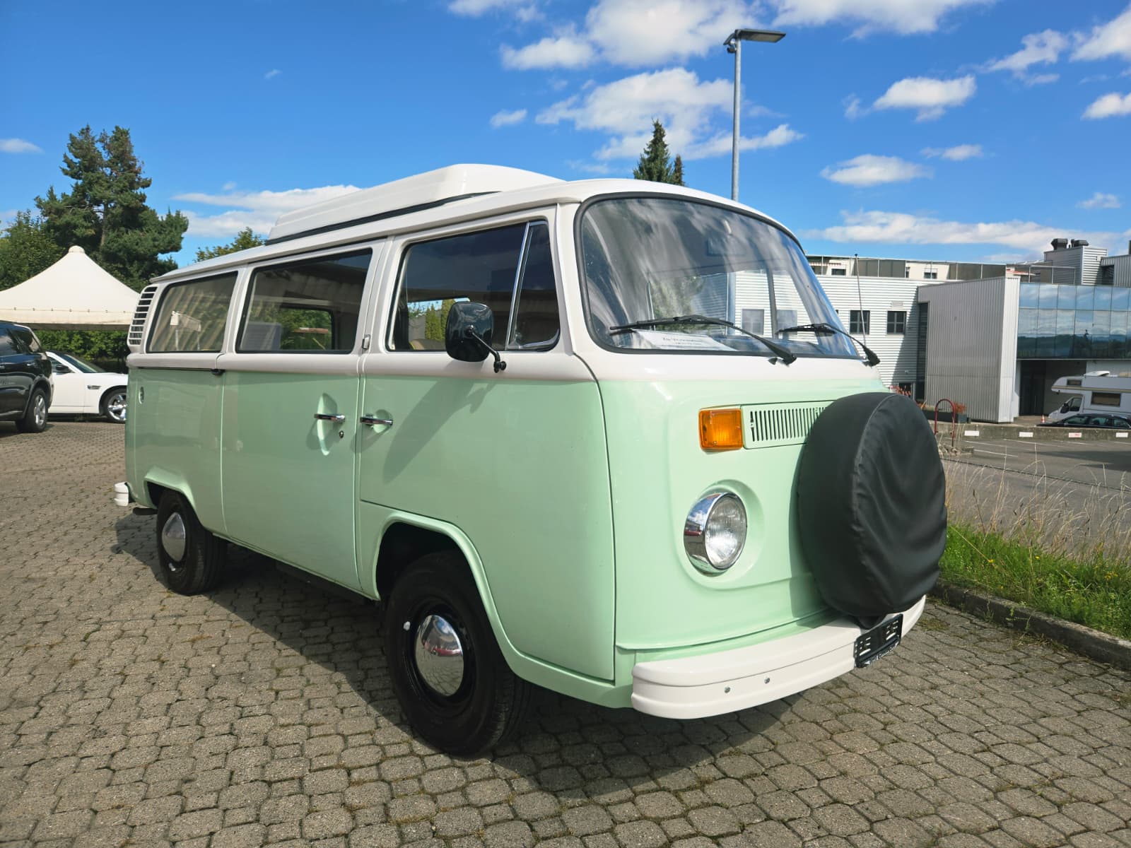 VW VW T2b 1975 Camper mit Aufstelldach-image-0