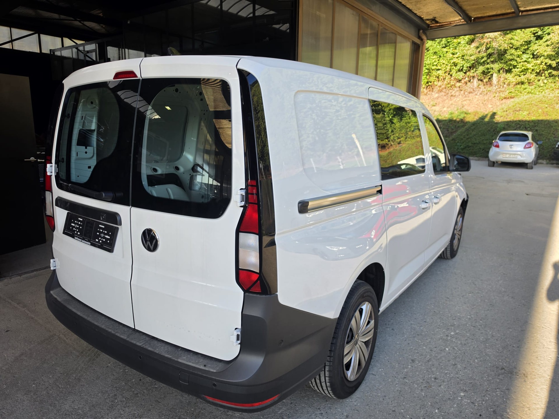 VW Caddy Maxi 2.0 TDI Life DSG-image-3