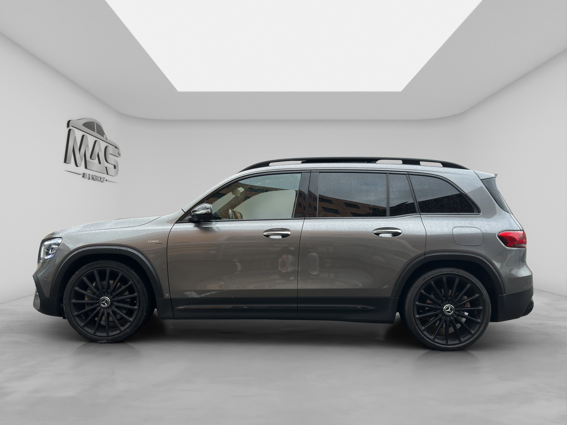MERCEDES-BENZ GLB 35 AMG 4Matic 8G-Tronic-image-2