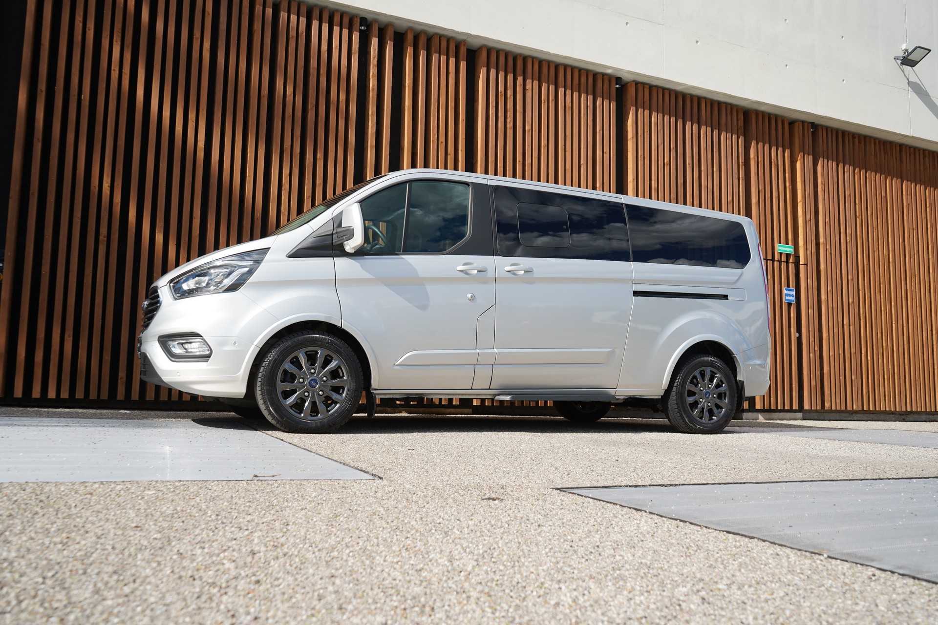 FORD TOURNEO CUSTOM 320 L2H1 TITANIUM X AUTOMAT l 170 PS-image-4