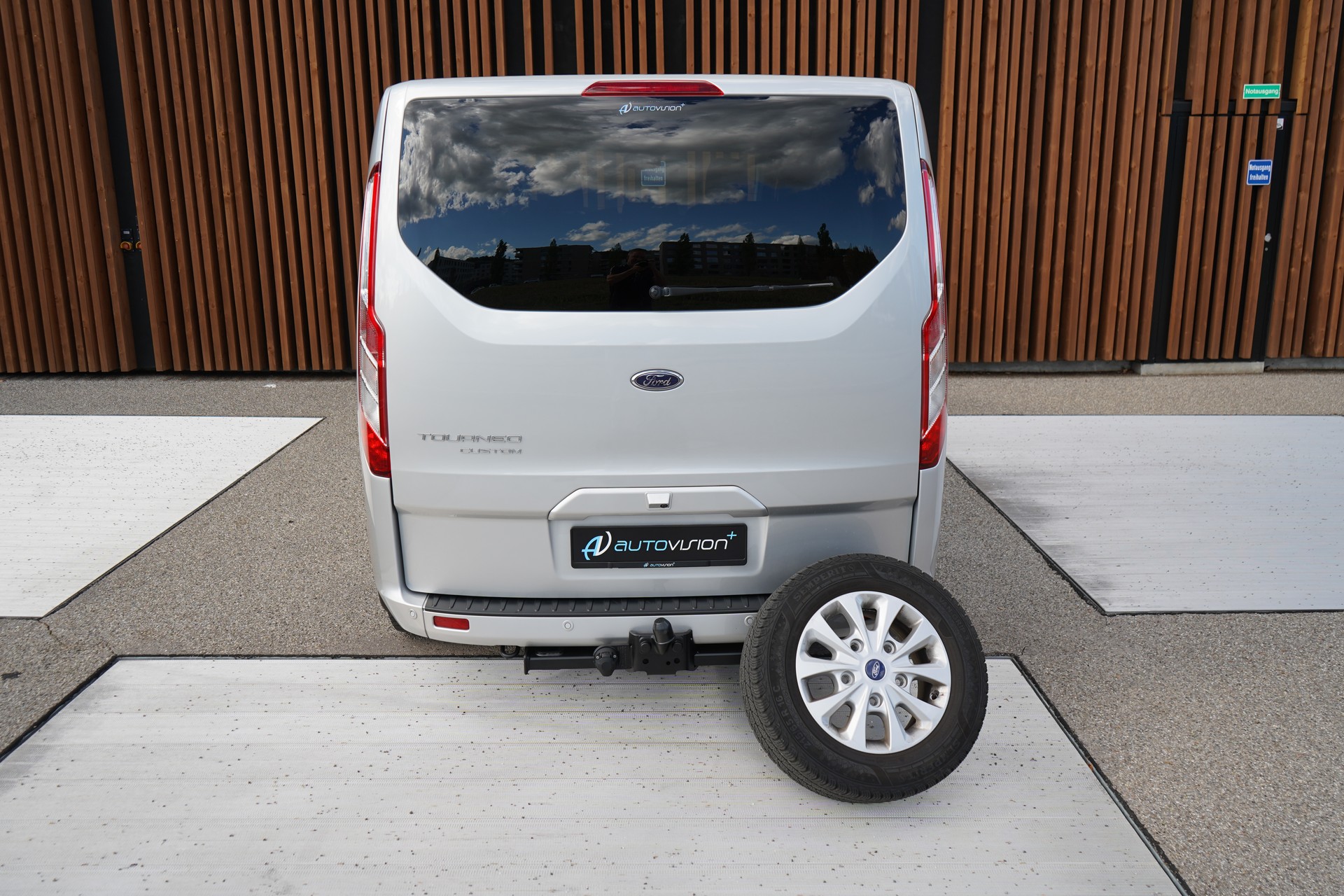 FORD TOURNEO CUSTOM 320 L2H1 TITANIUM X AUTOMAT l 170 PS-image-16