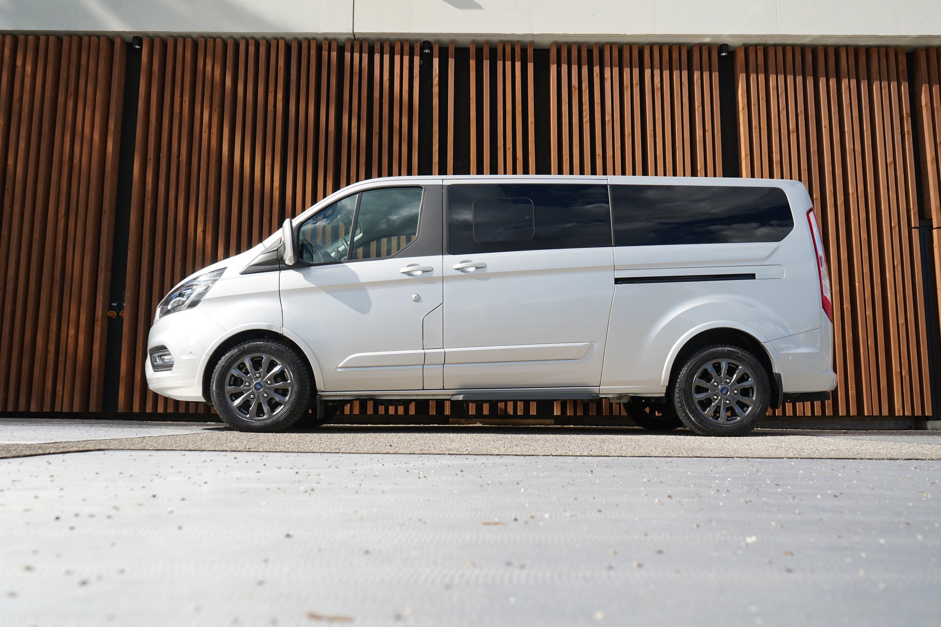 FORD TOURNEO CUSTOM 320 L2H1 TITANIUM X AUTOMAT l 170 PS-showroom-element-1