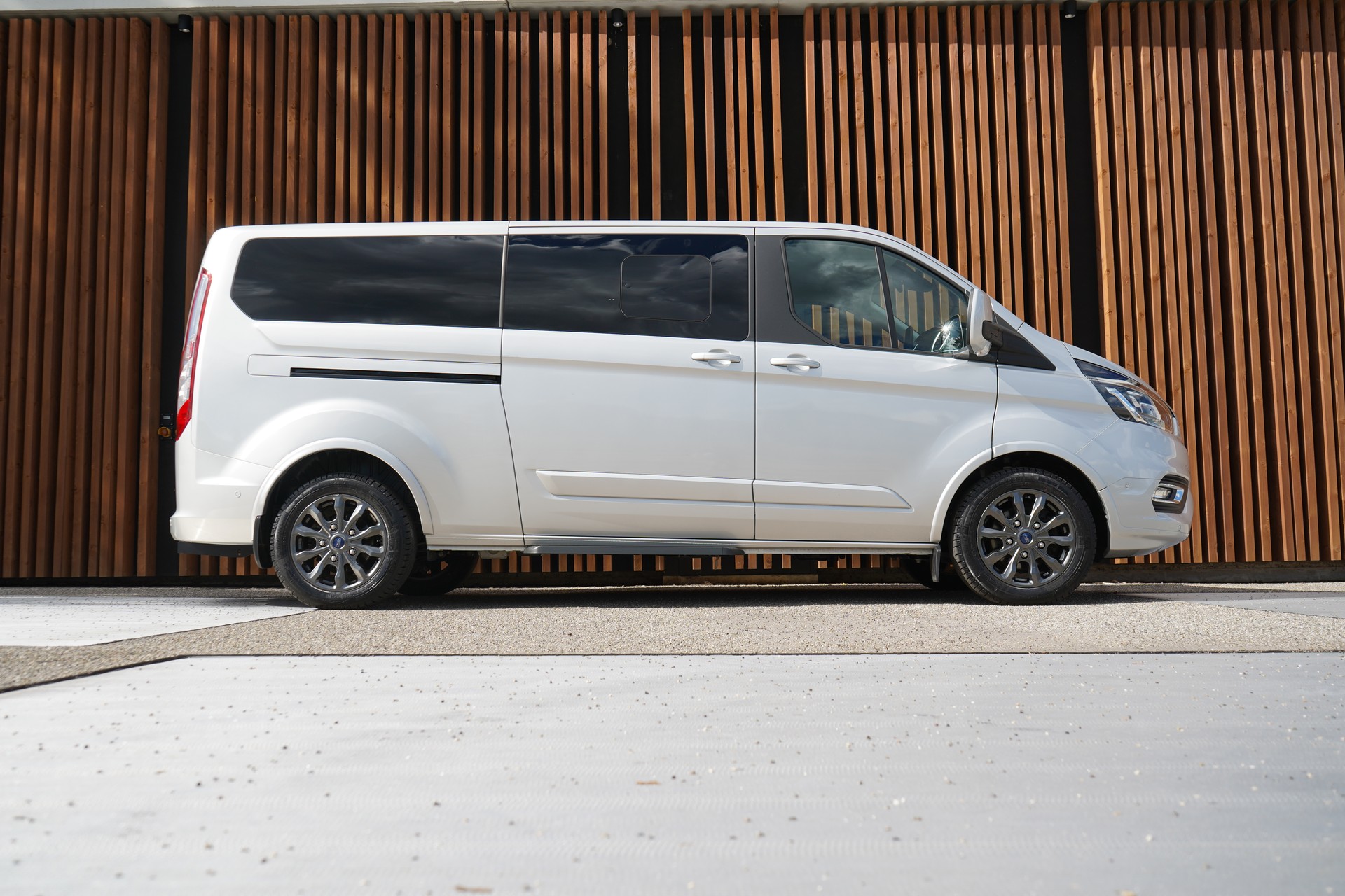 FORD TOURNEO CUSTOM 320 L2H1 TITANIUM X AUTOMAT l 170 PS