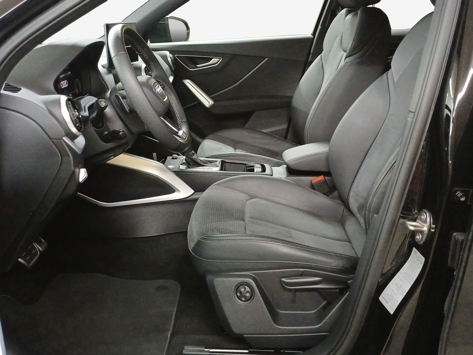 AUDI Q2 40 TFSI S line quattro S-tronic-image-7