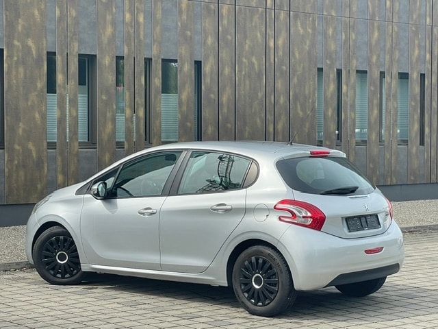 PEUGEOT 208 1.4 VTI Active-image-12