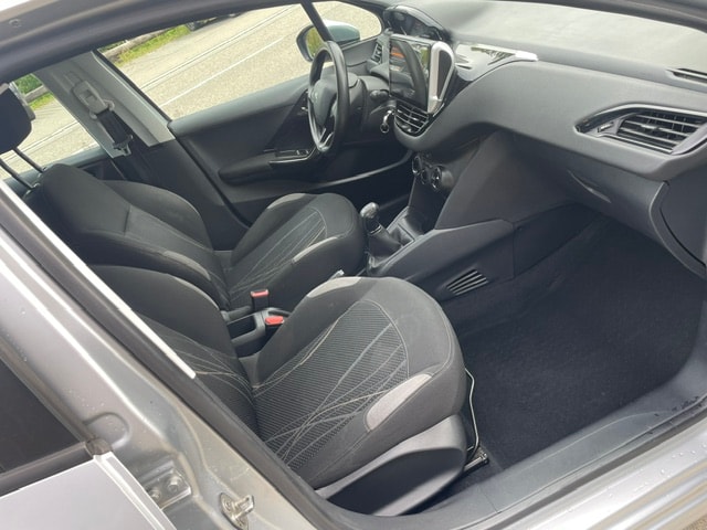 PEUGEOT 208 1.4 VTI Active-image-23