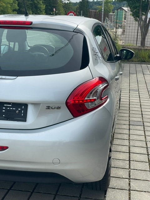 PEUGEOT 208 1.4 VTI Active-image-9